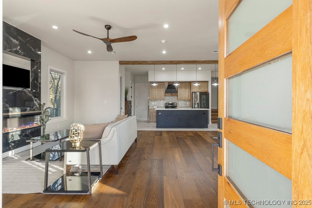 1717 W Newton Street Property Photo 4