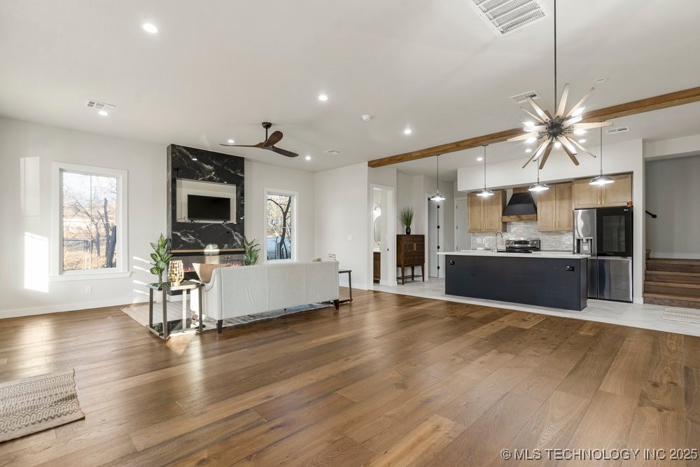 1717 W Newton Street Property Photo 7