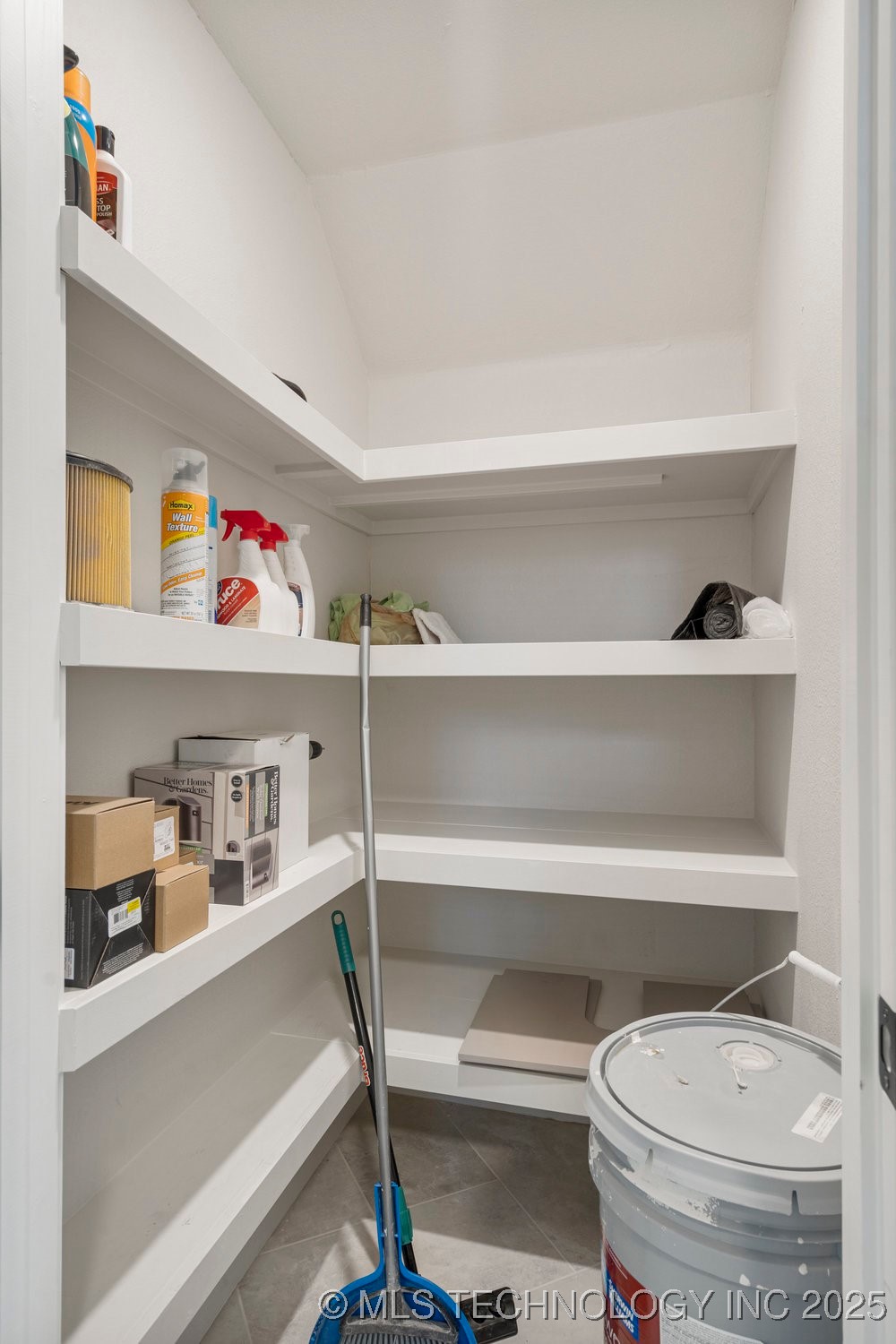 1717 W Newton Street Property Photo 24