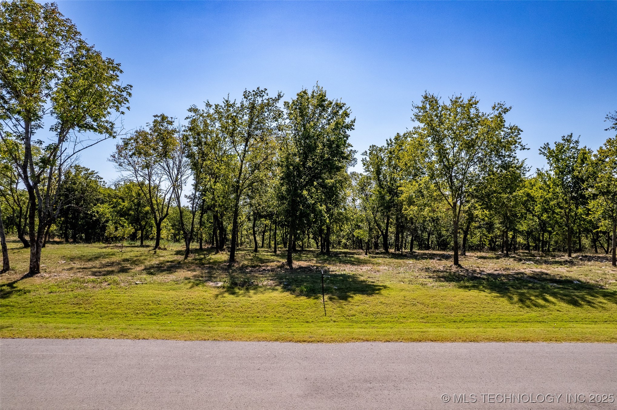 5865 N Eagle Road Property Photo 1