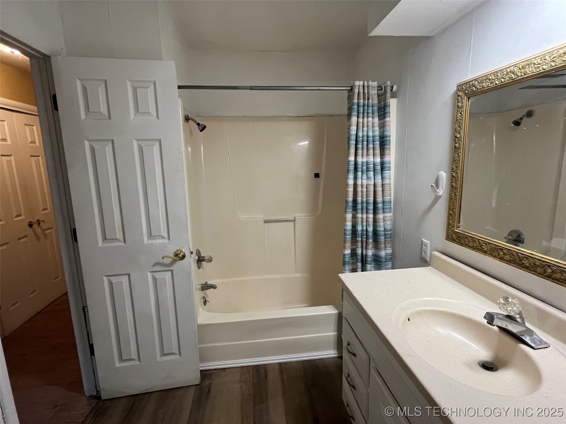 501 E 62nd Street S Property Photo 10