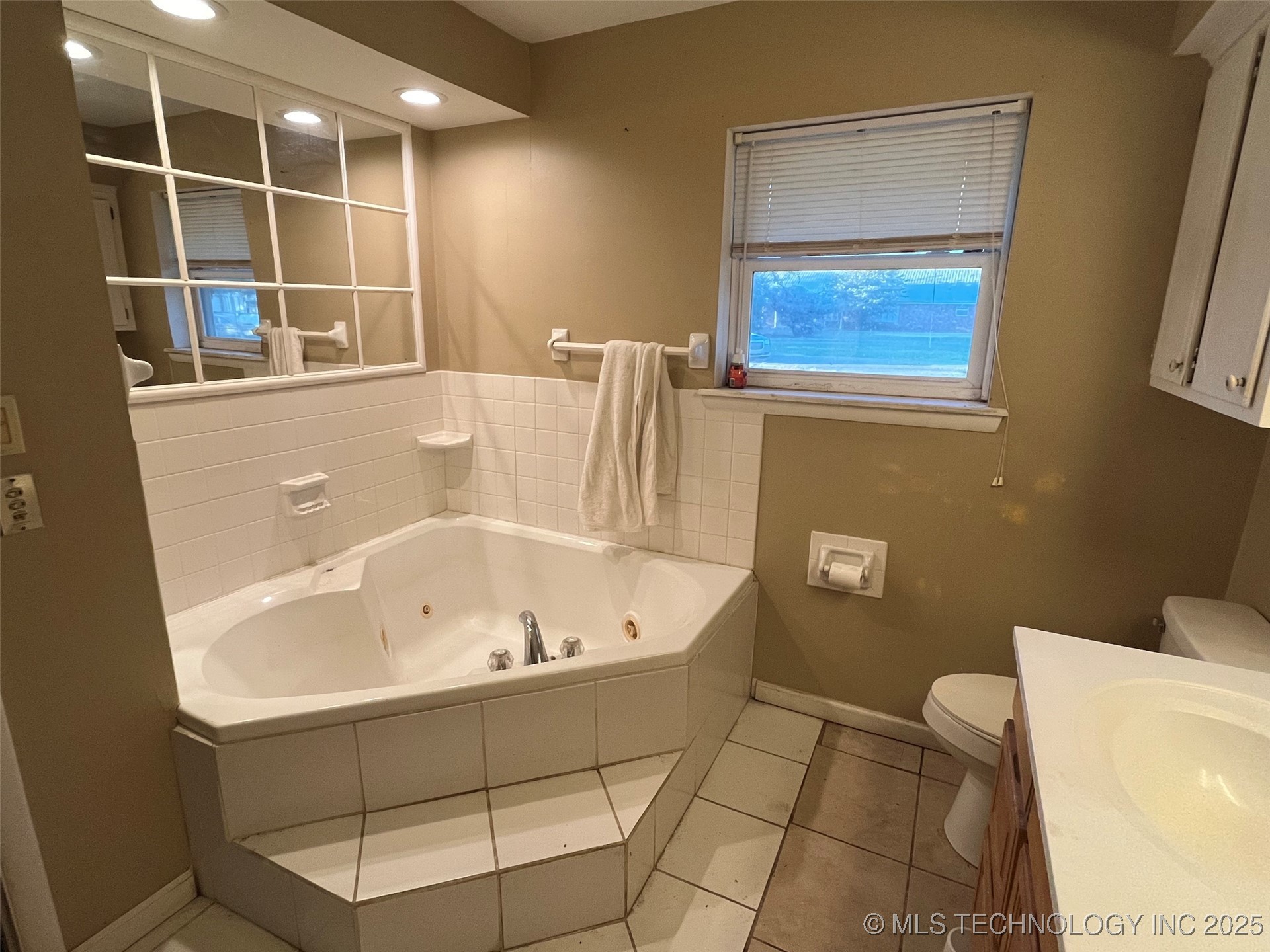 501 E 62nd Street S Property Photo 16