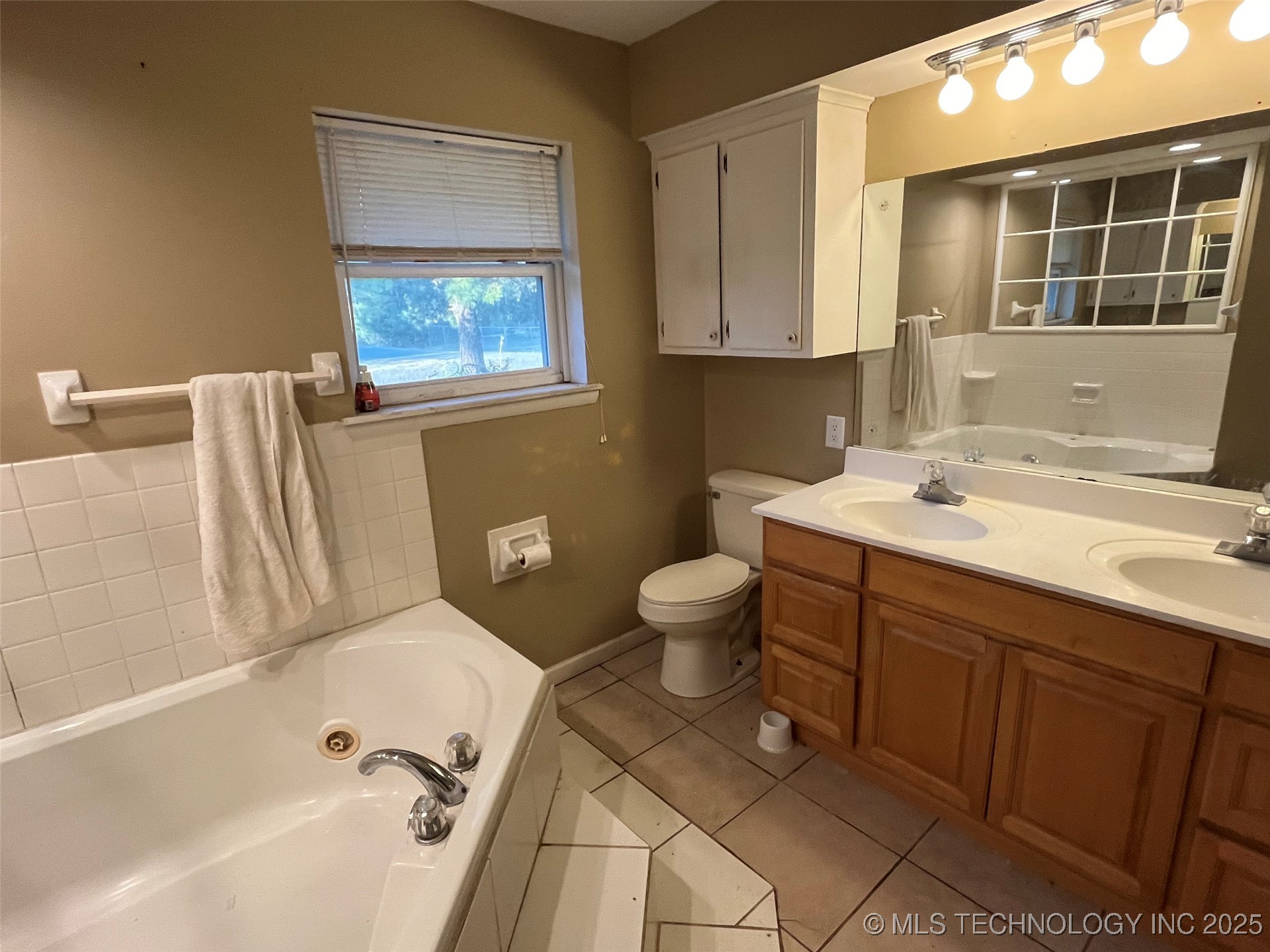 501 E 62nd Street S Property Photo 20