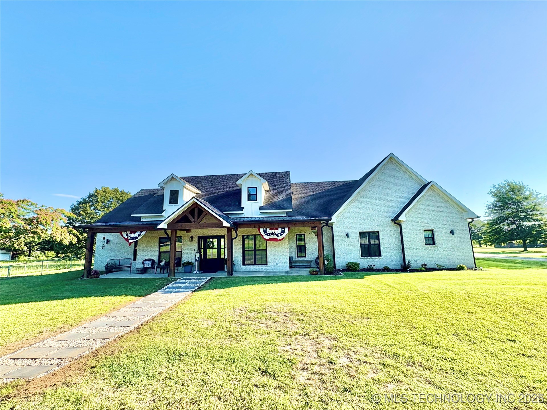 1609 E Hollow Oak Road Property Photo 3