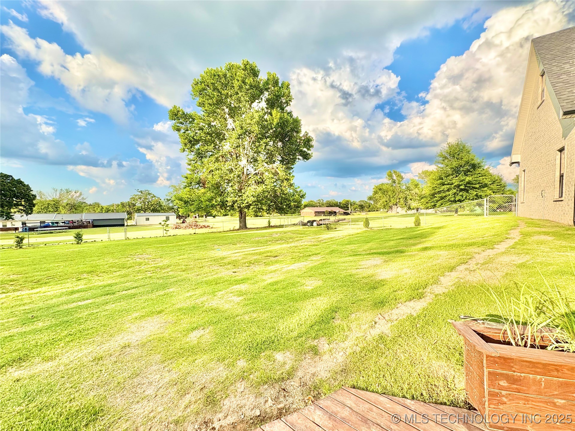 1609 E Hollow Oak Road Property Photo 62