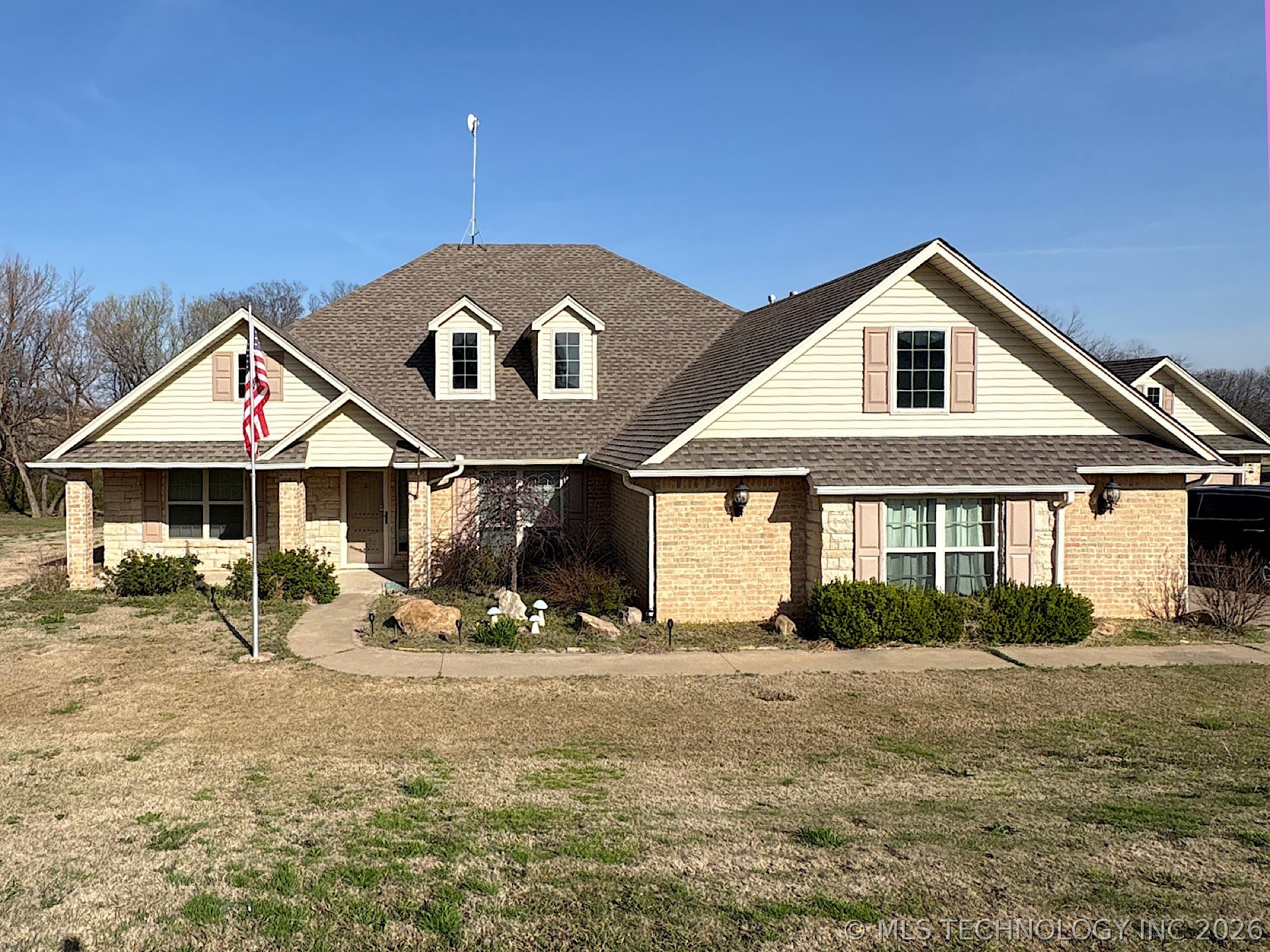 909 S Country Club Drive Property Photo 2