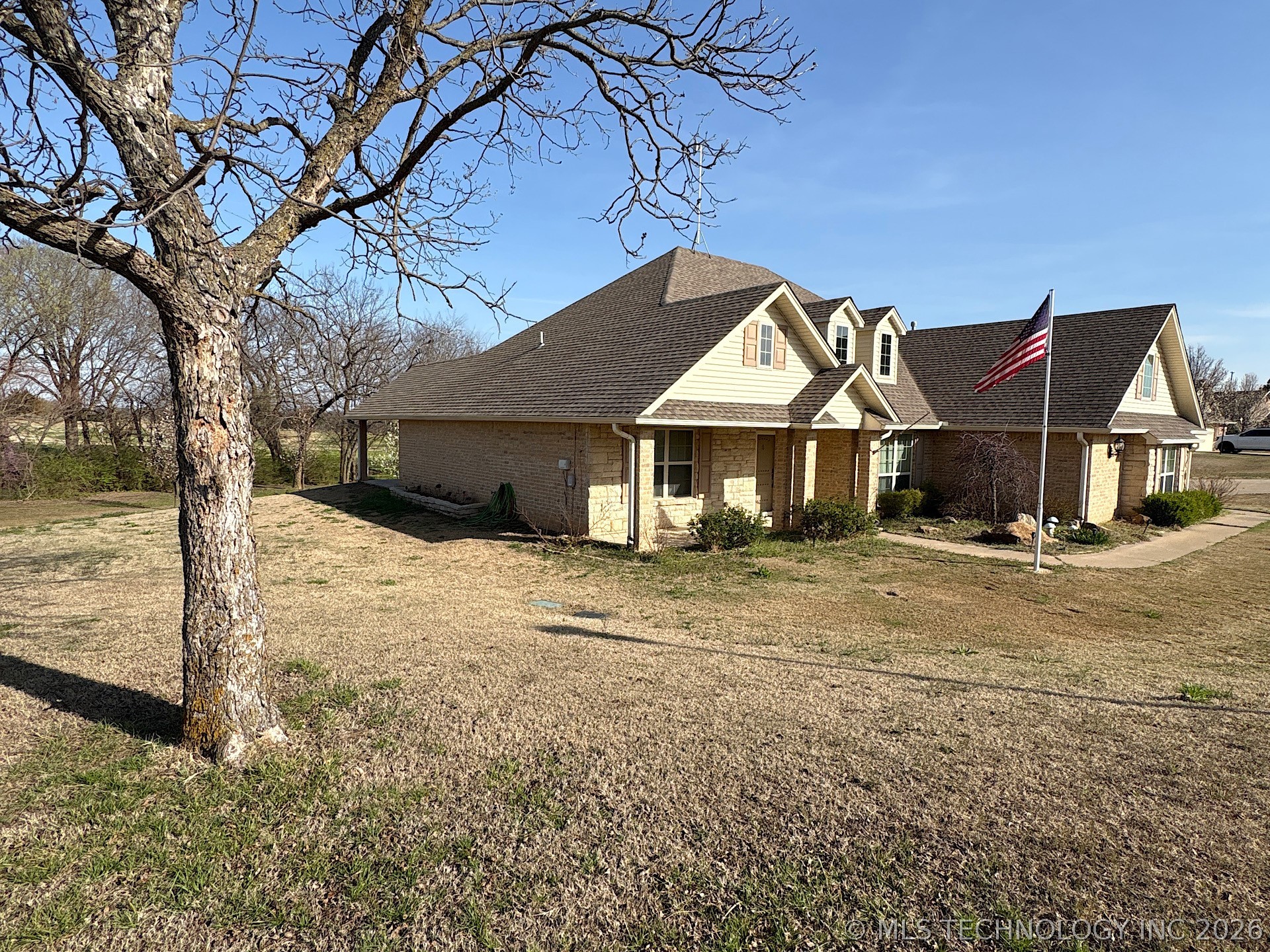 909 S Country Club Drive Property Photo 4