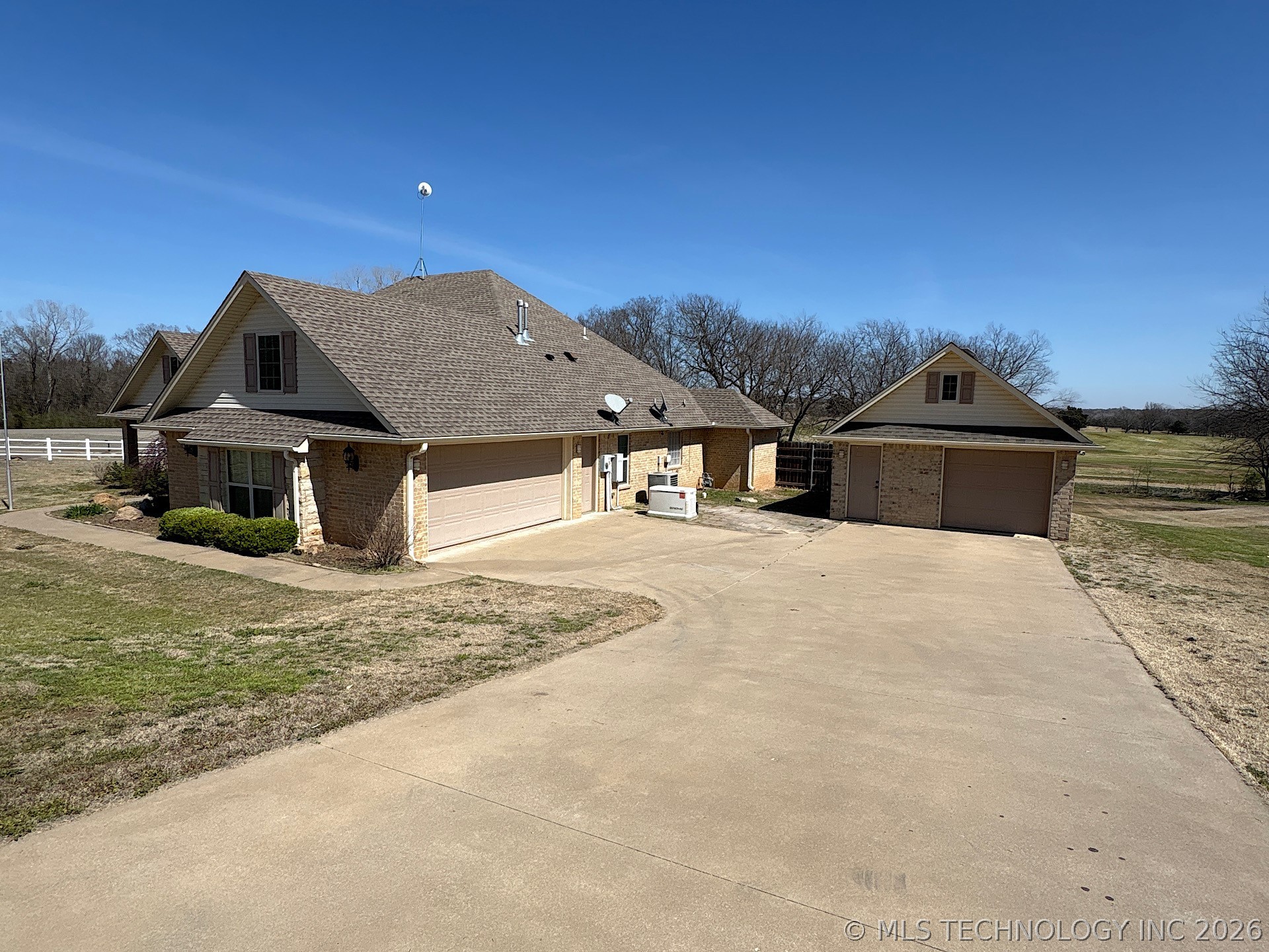 909 S Country Club Drive Property Photo 6