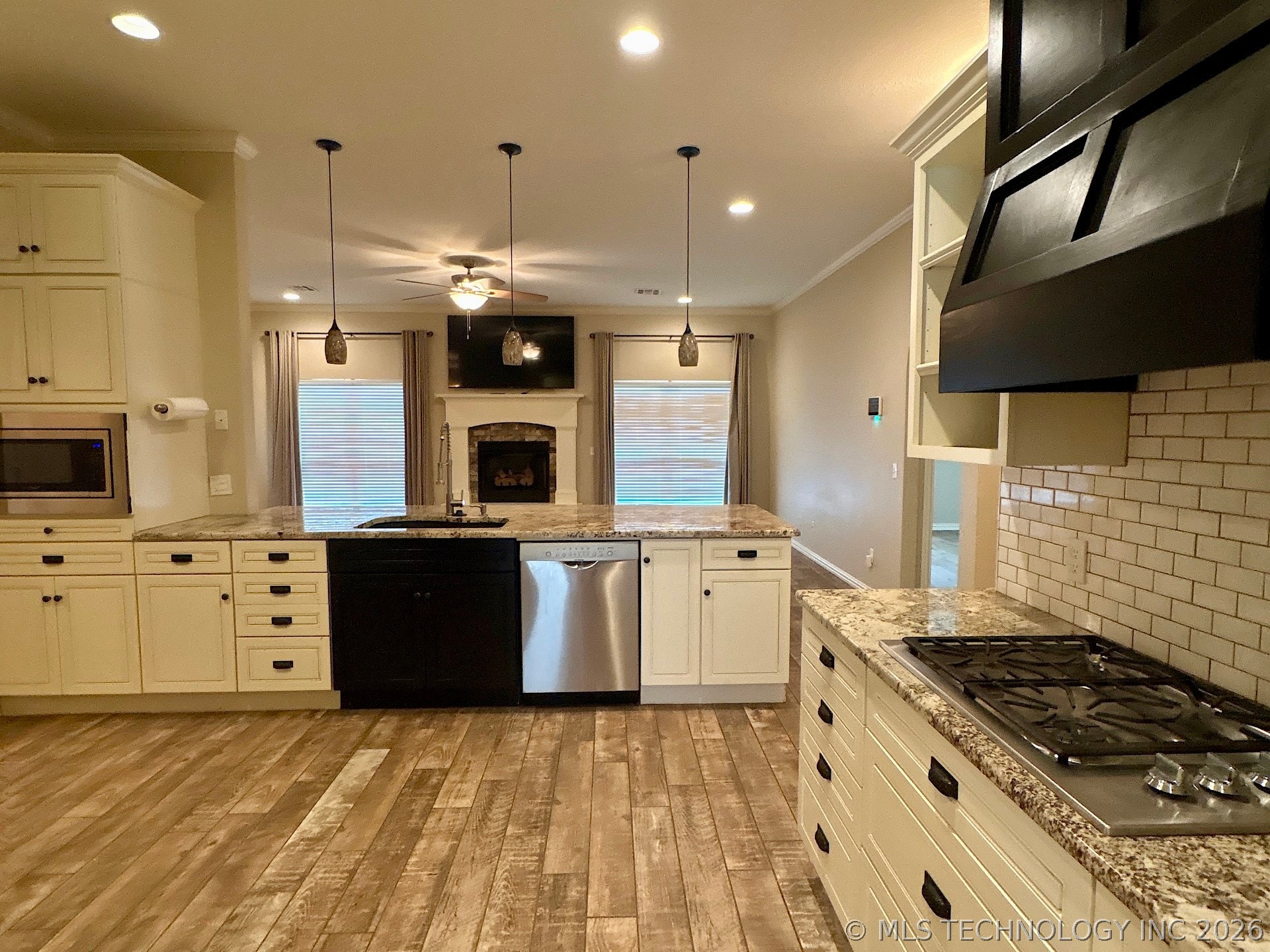 909 S Country Club Drive Property Photo 22