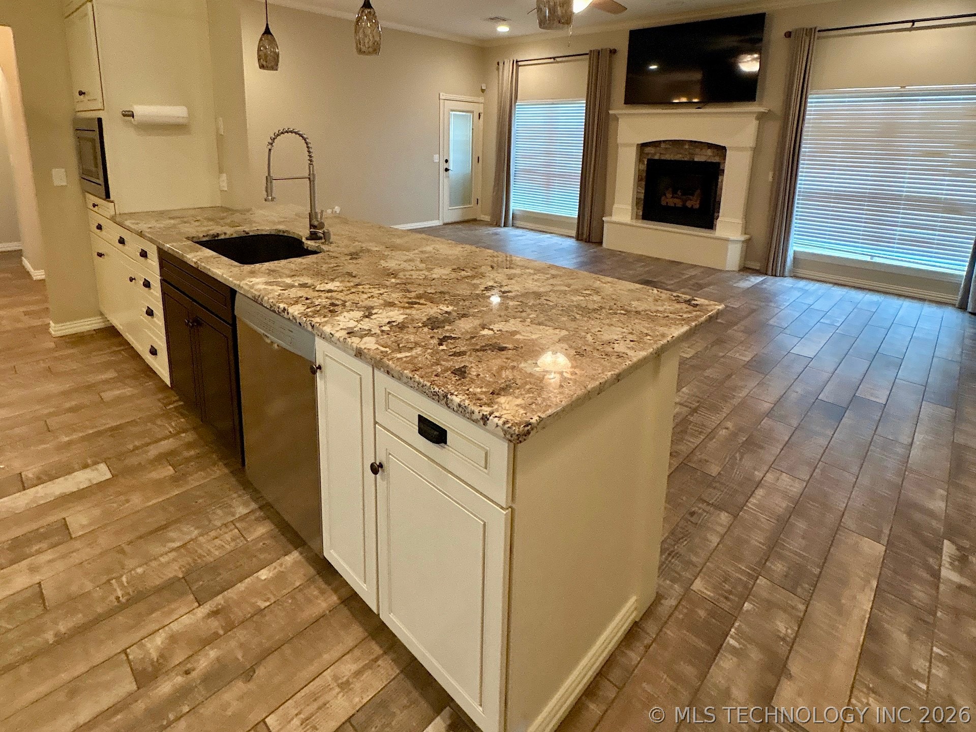 909 S Country Club Drive Property Photo 28