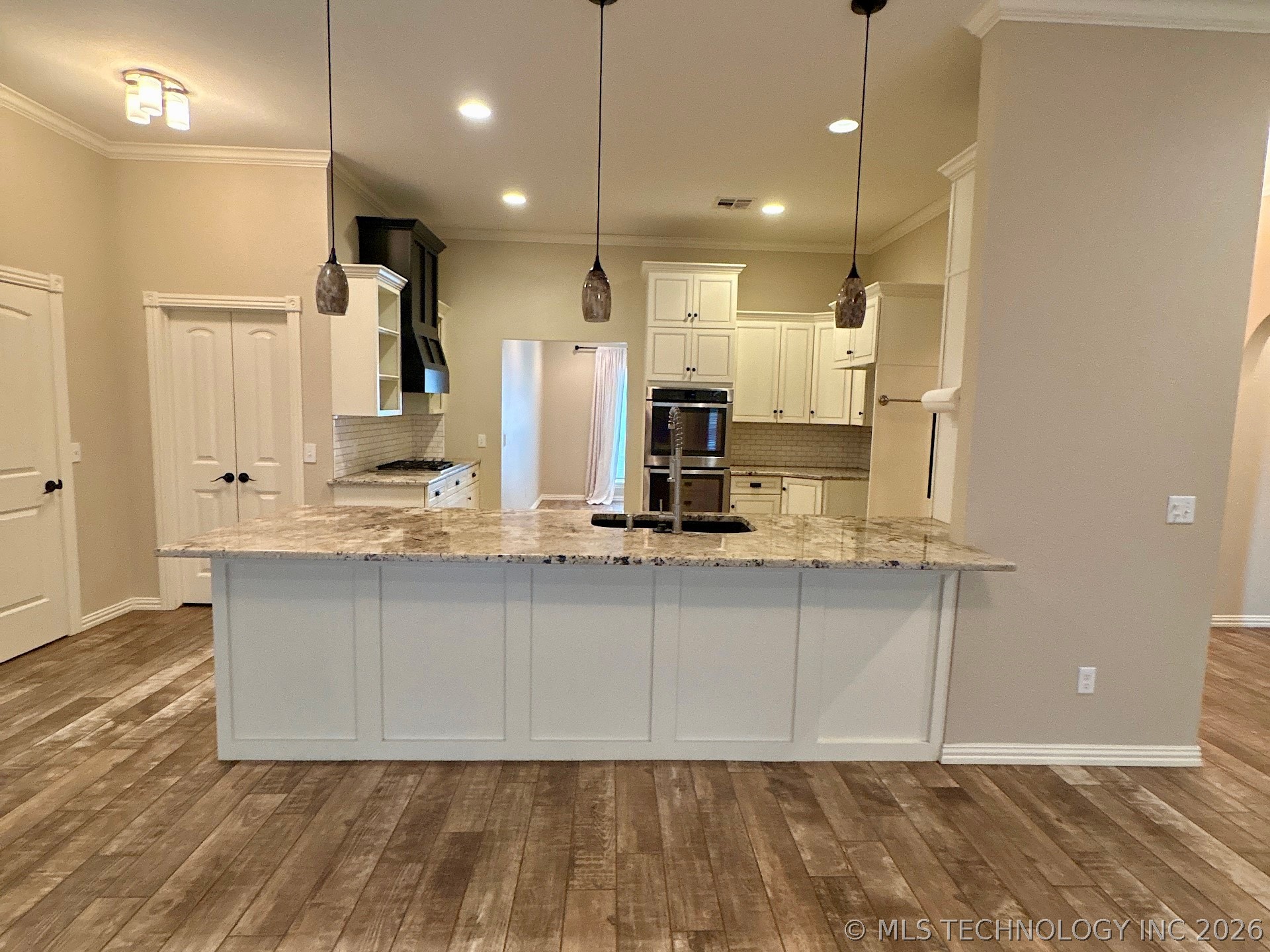 909 S Country Club Drive Property Photo 29