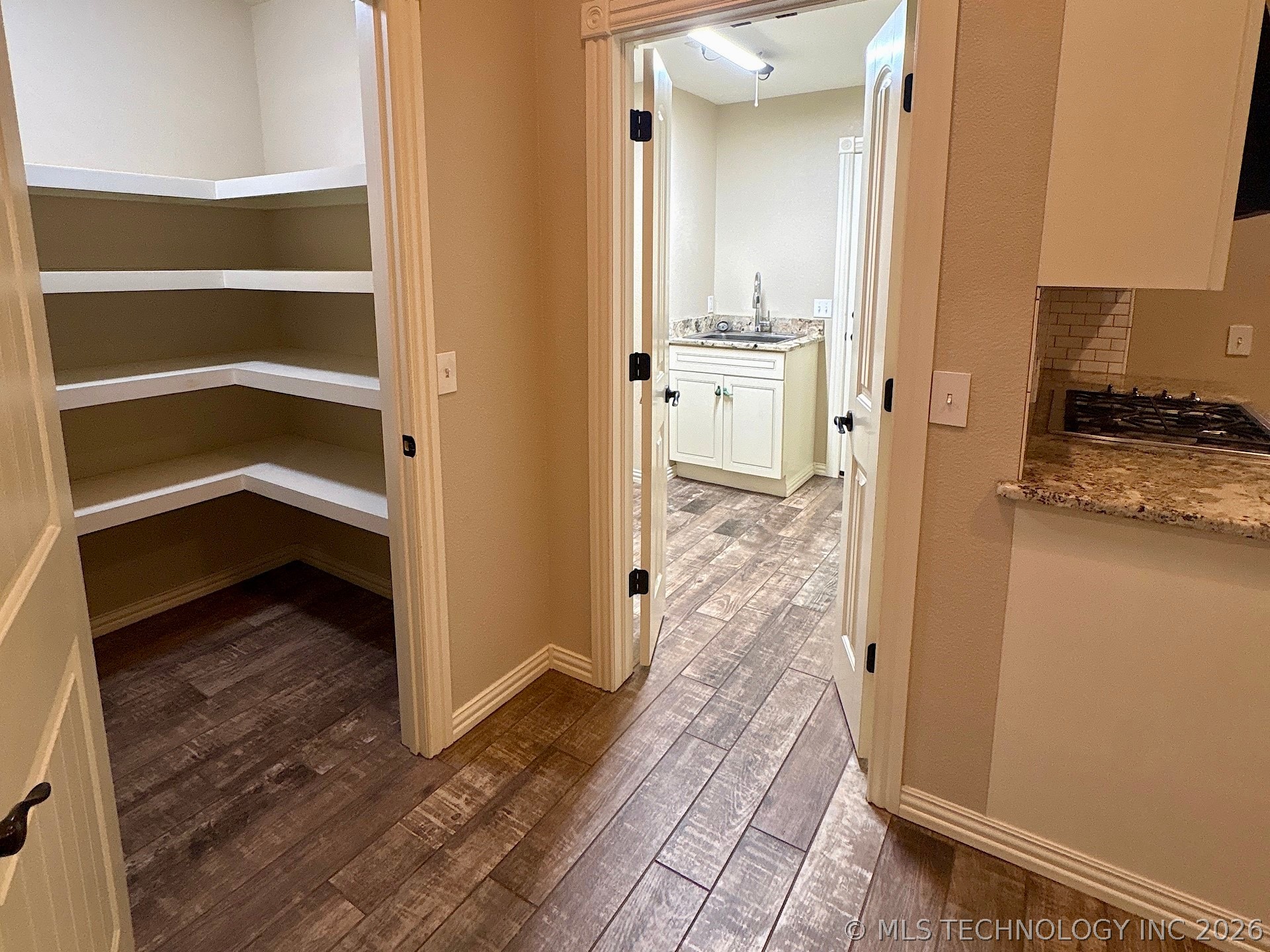 909 S Country Club Drive Property Photo 59