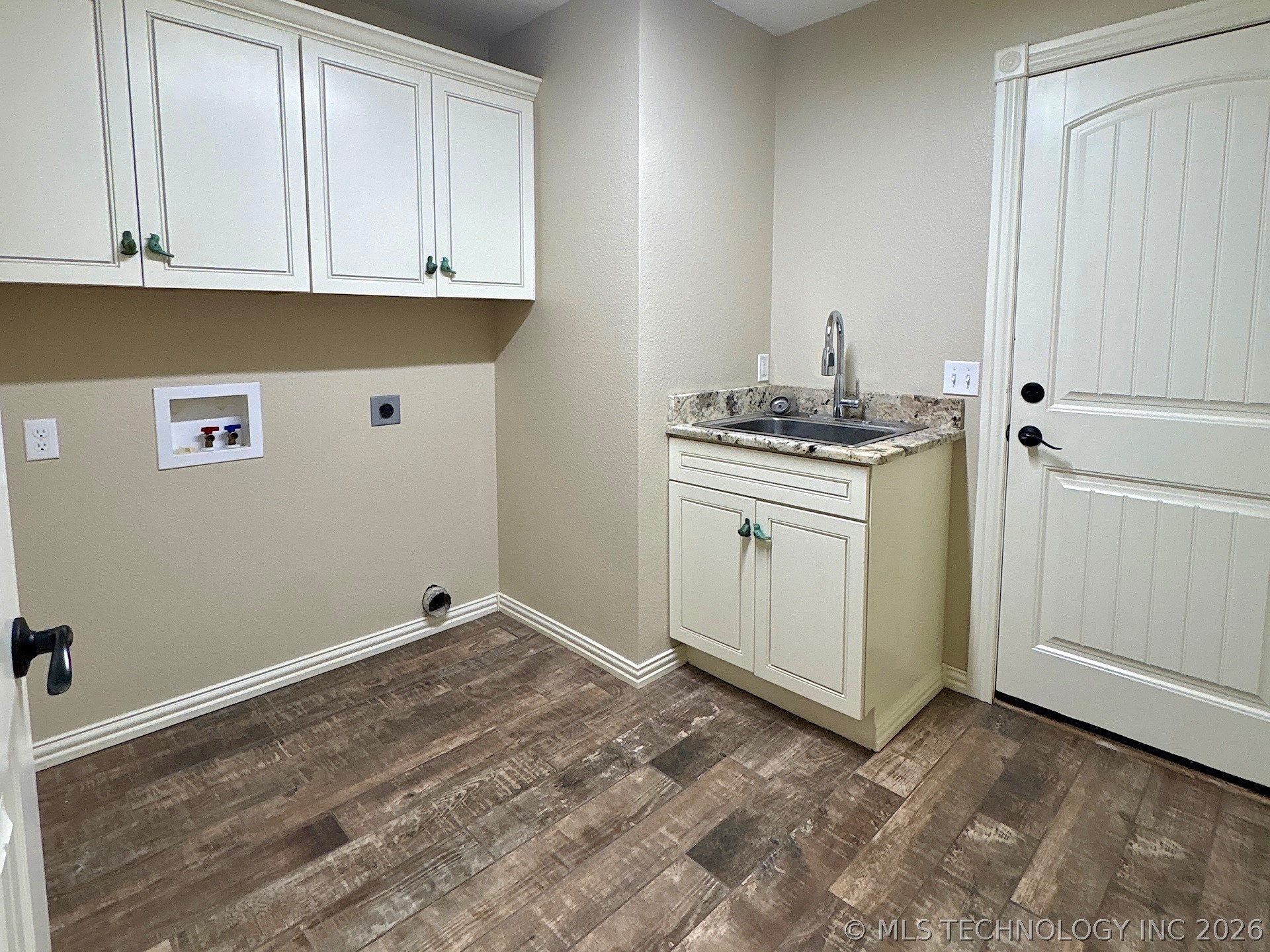 909 S Country Club Drive Property Photo 60