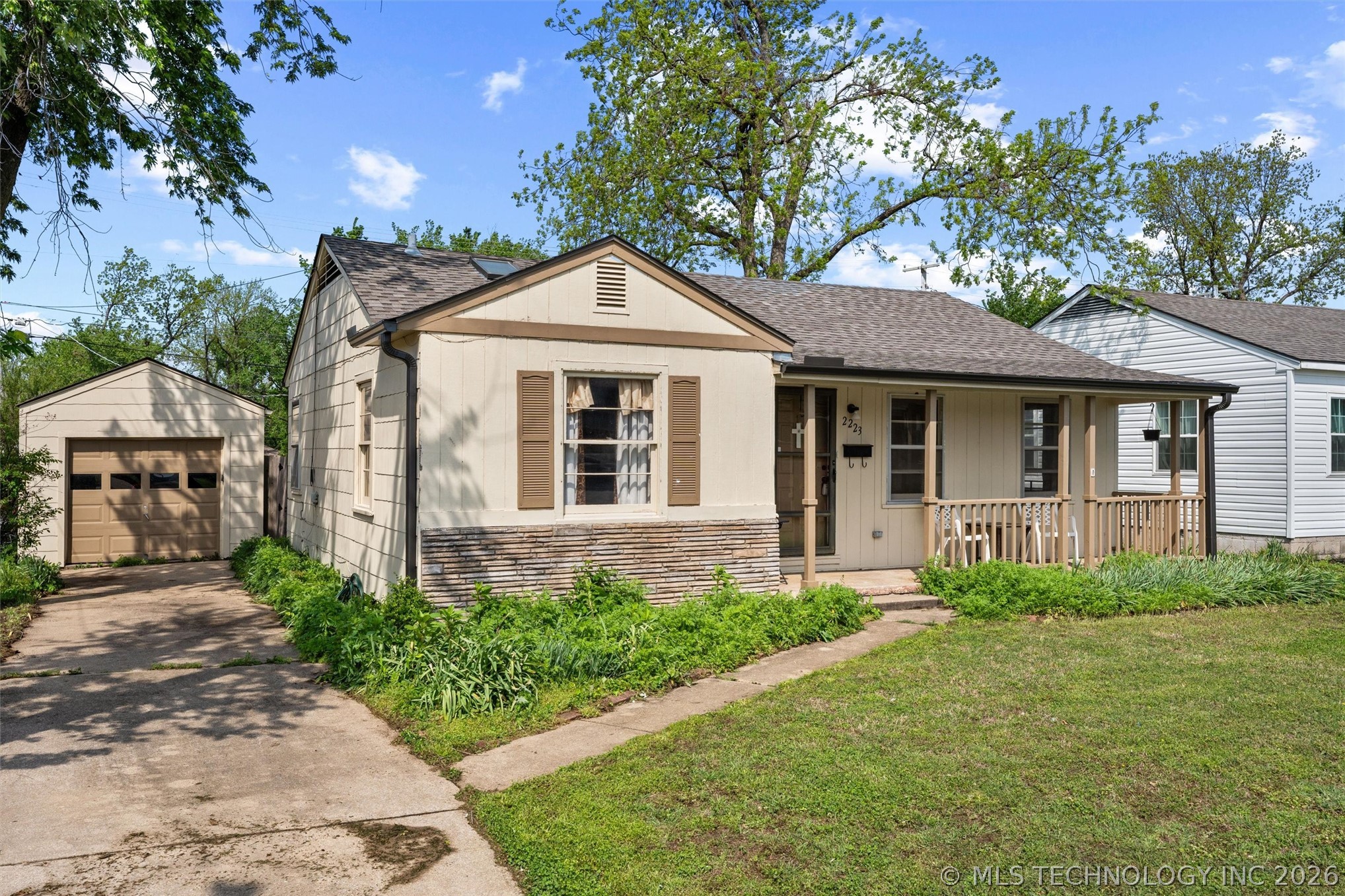 2223 S Osage Avenue Property Photo 3