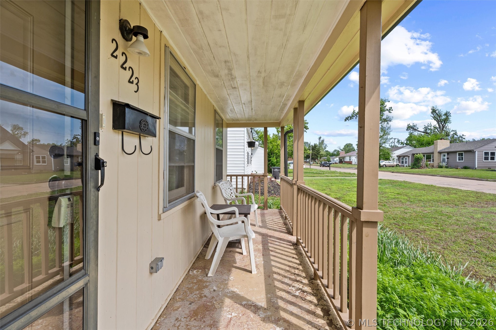2223 S Osage Avenue Property Photo 4