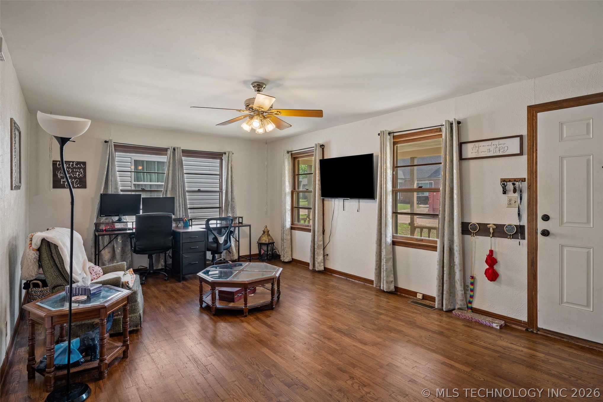 2223 S Osage Avenue Property Photo 6