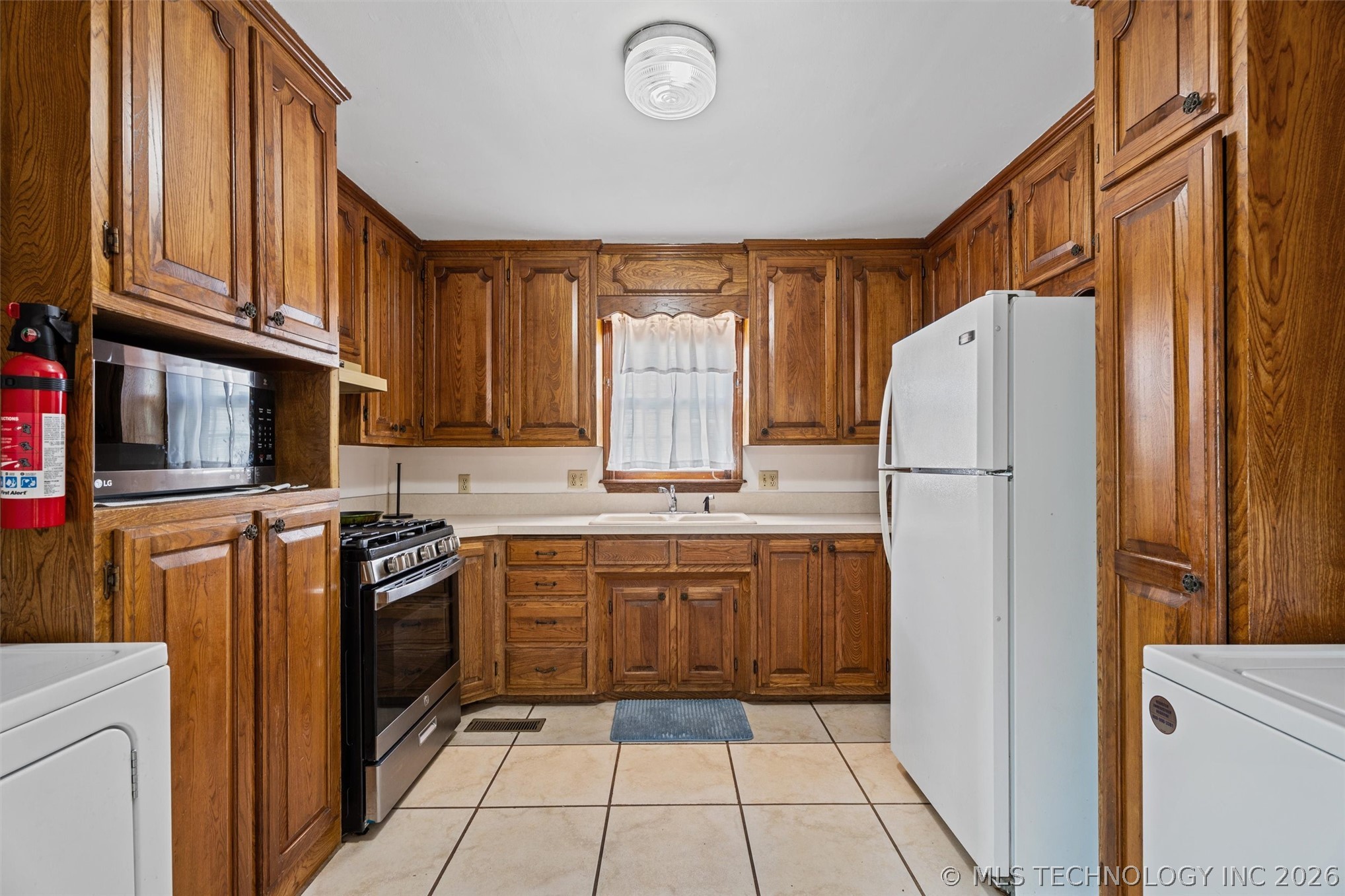 2223 S Osage Avenue Property Photo 9