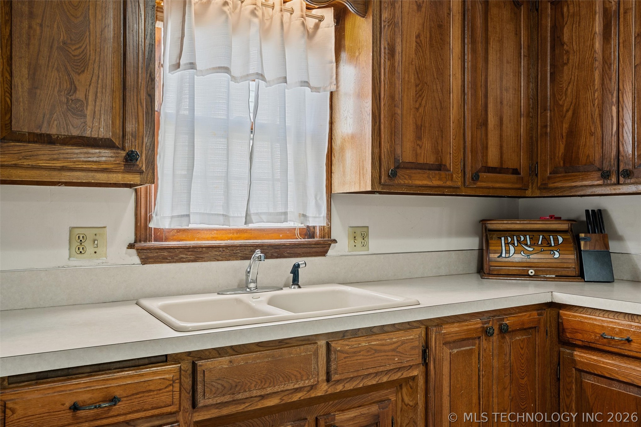 2223 S Osage Avenue Property Photo 12