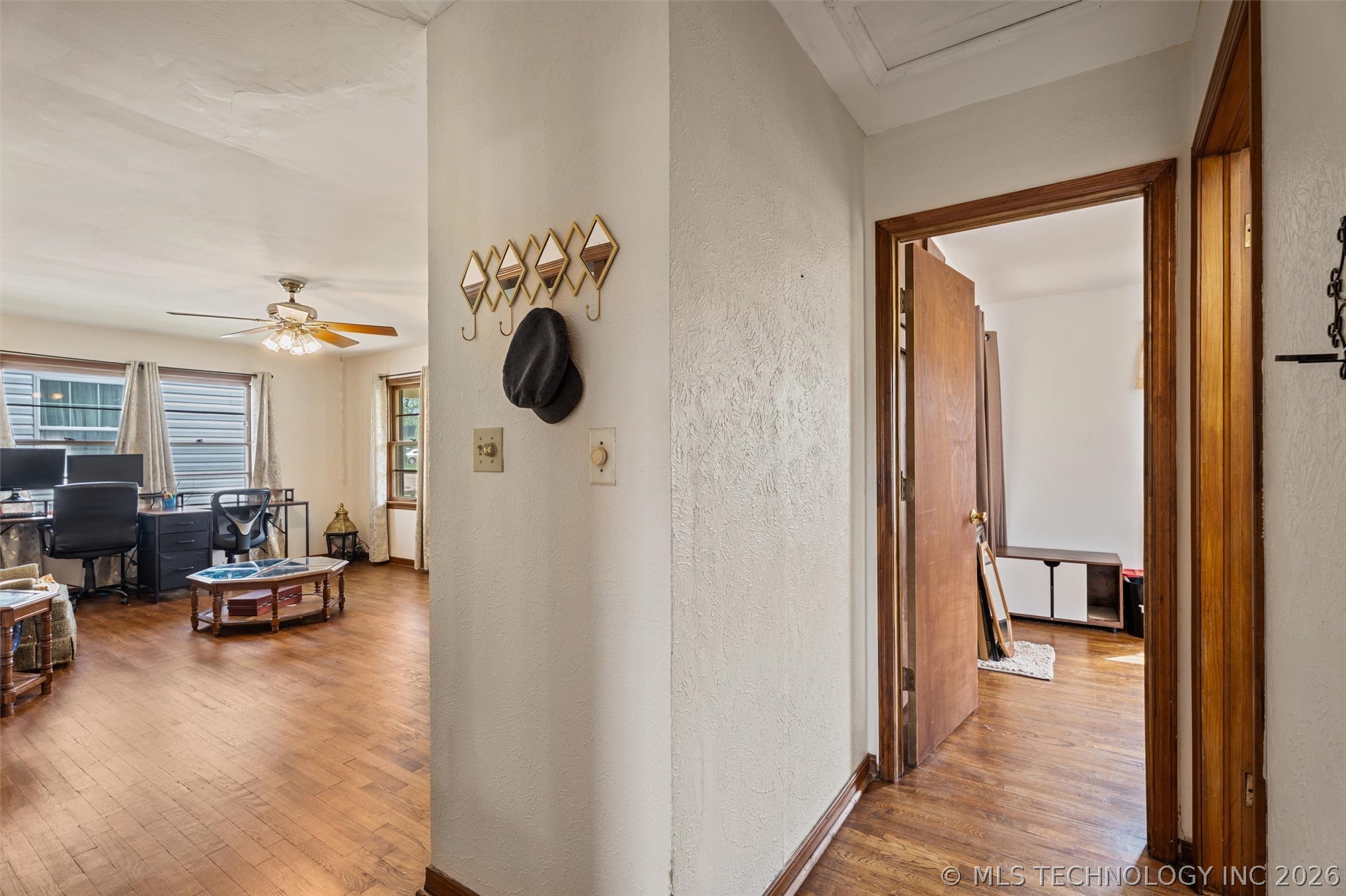 2223 S Osage Avenue Property Photo 15