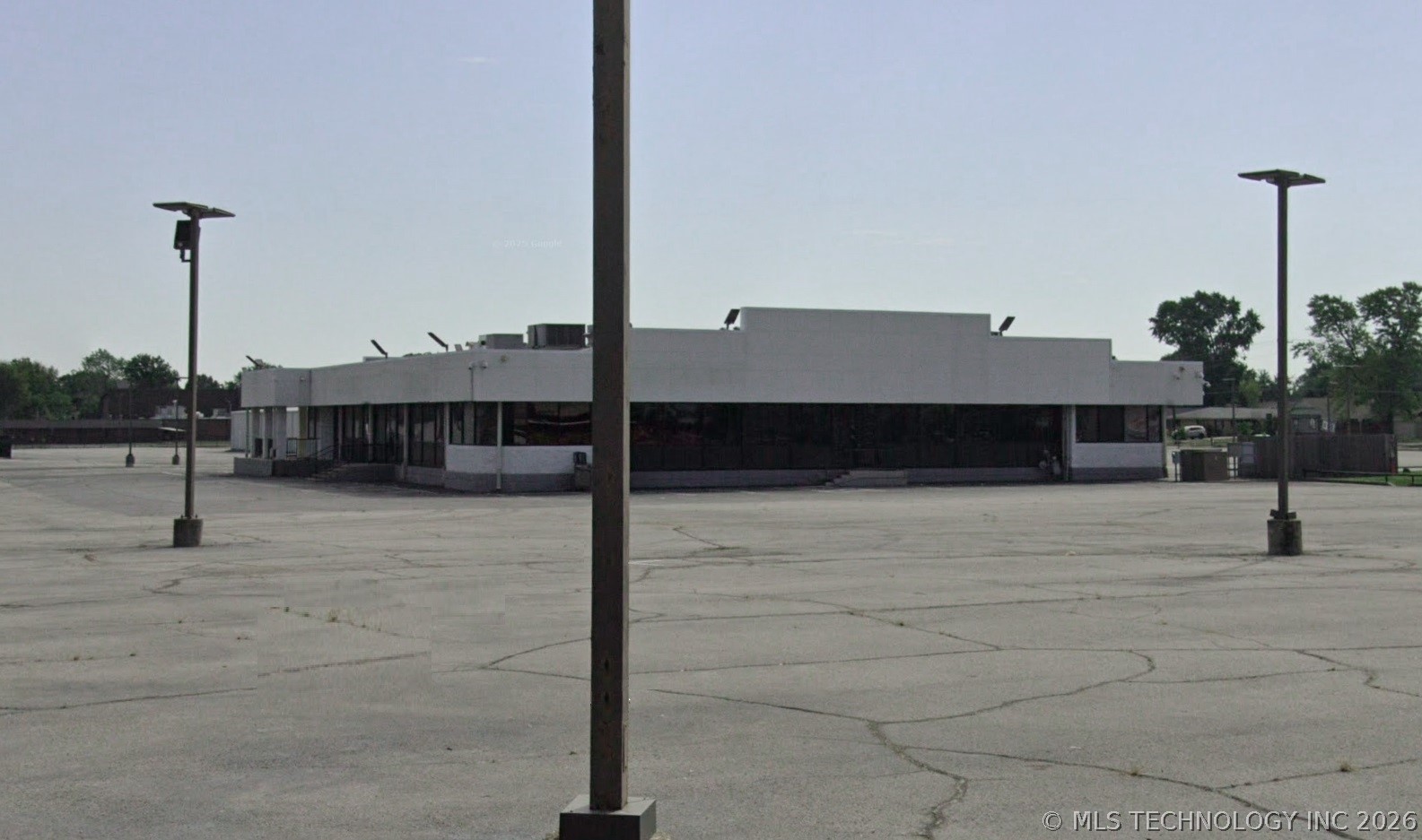 3003 S Memorial Drive Property Photo 4