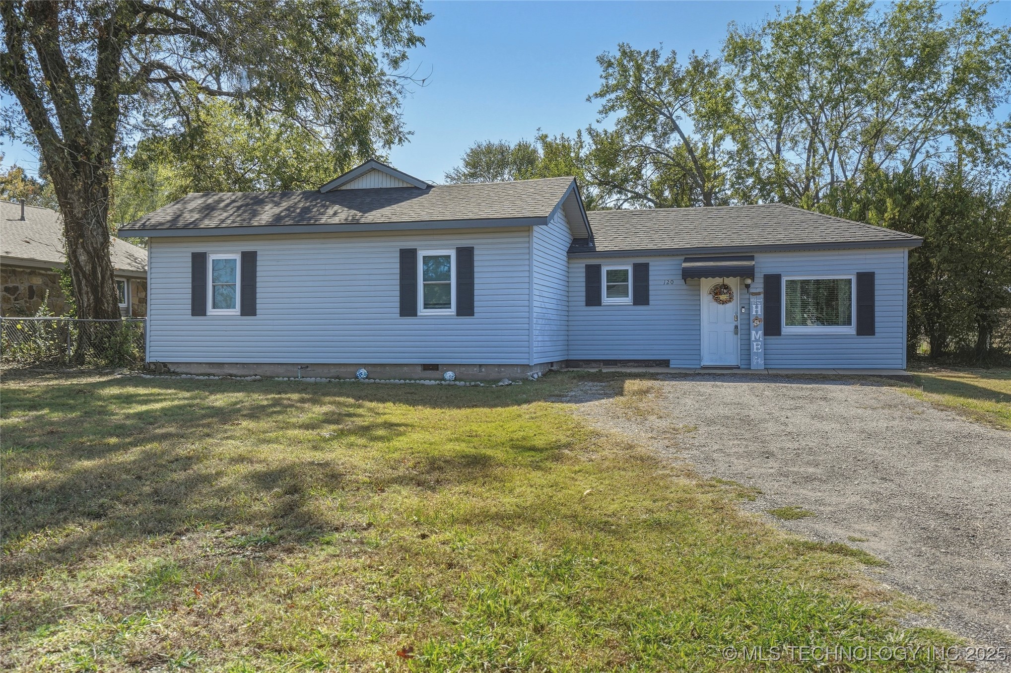 120 E Burnham Avenue Property Photo 1