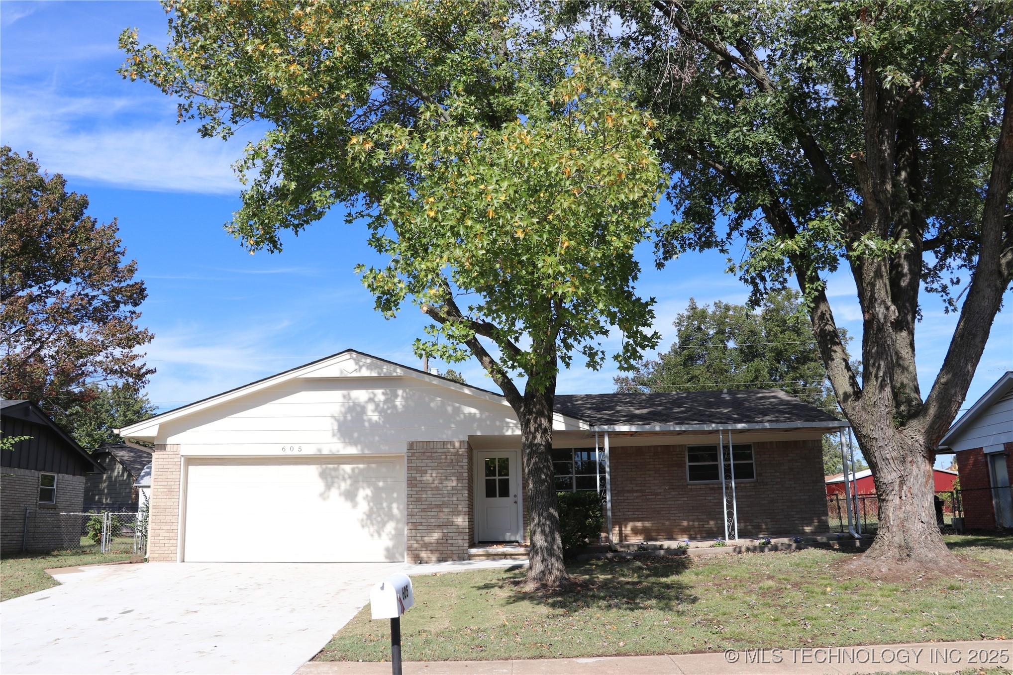 605 W Angus Drive Property Photo 1