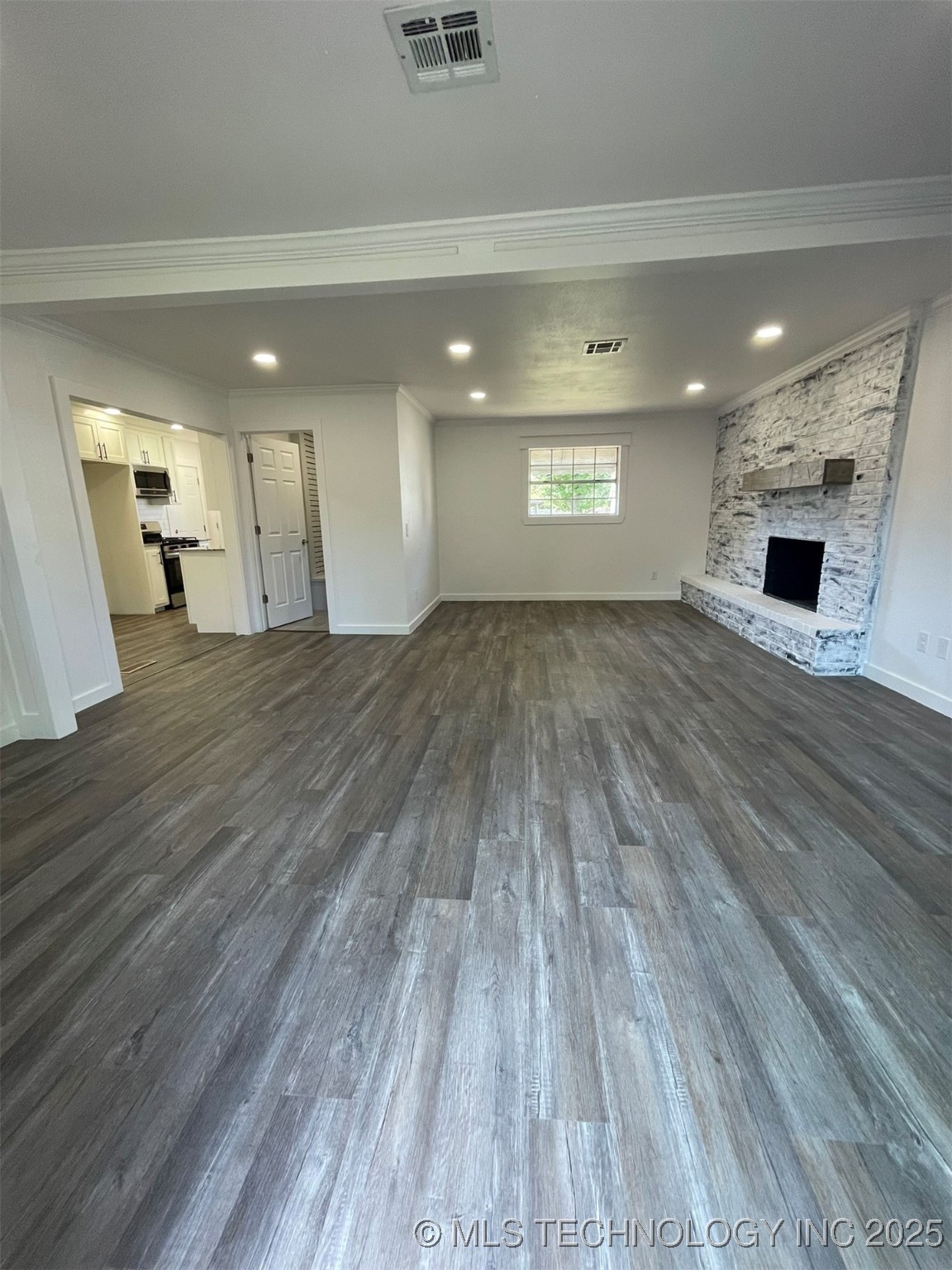 605 W Angus Drive Property Photo 14