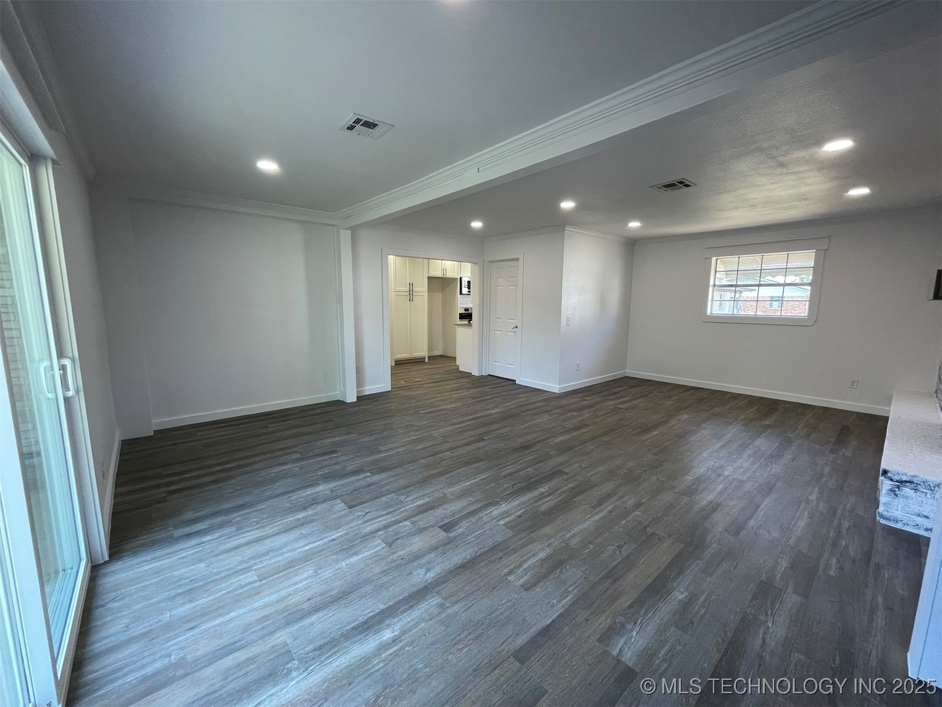 605 W Angus Drive Property Photo 15