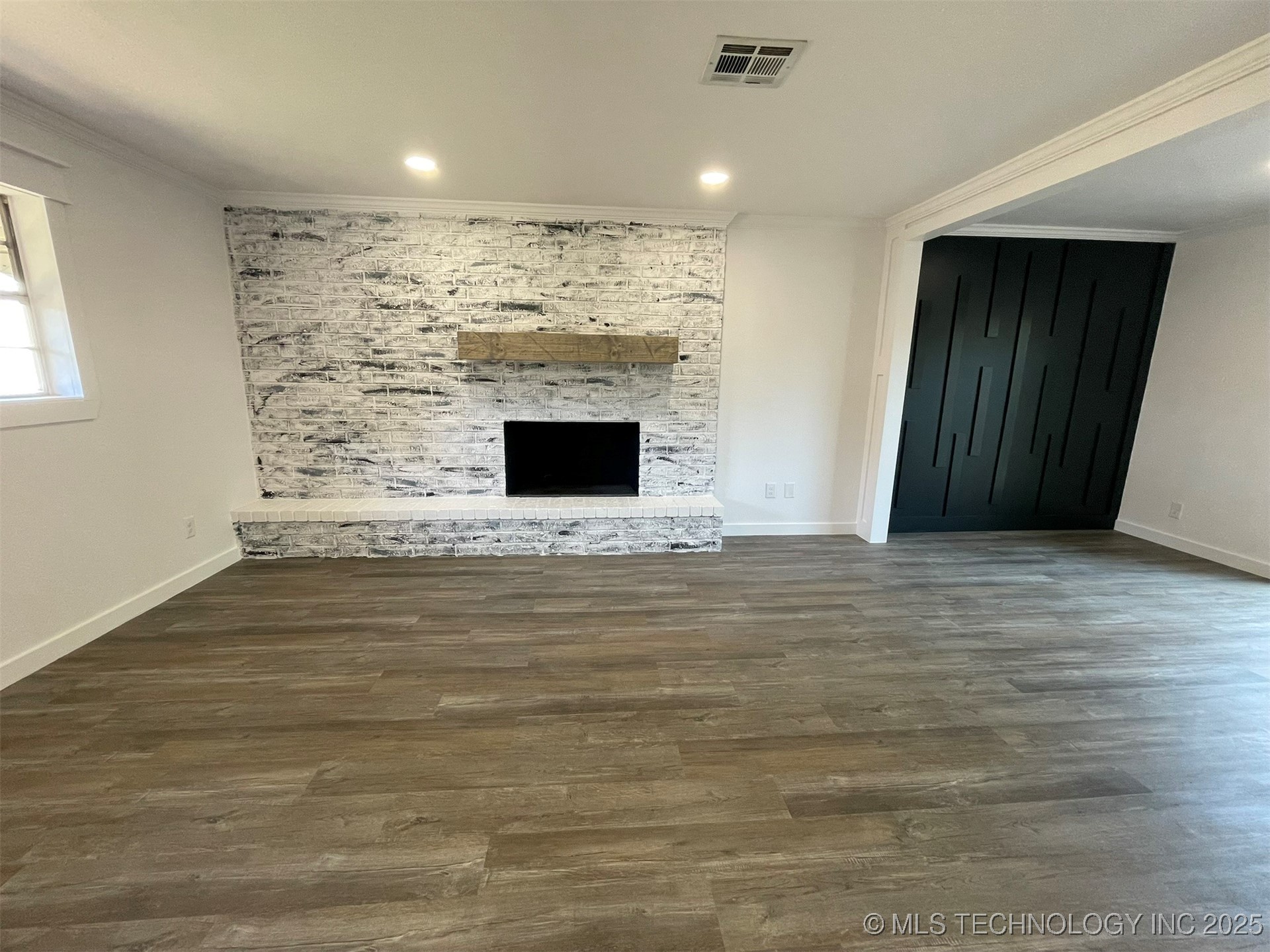 605 W Angus Drive Property Photo 16