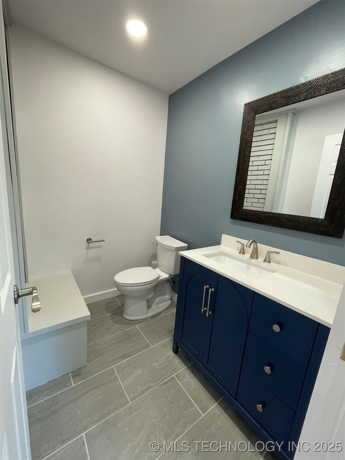 605 W Angus Drive Property Photo 18