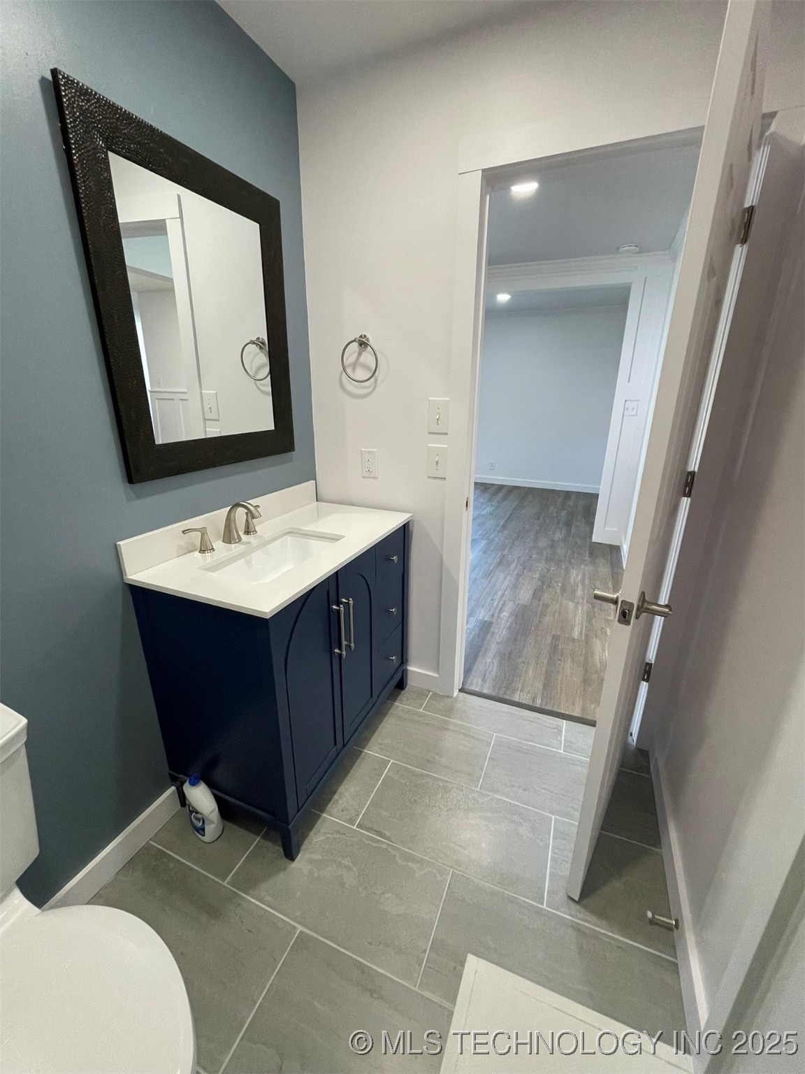 605 W Angus Drive Property Photo 19