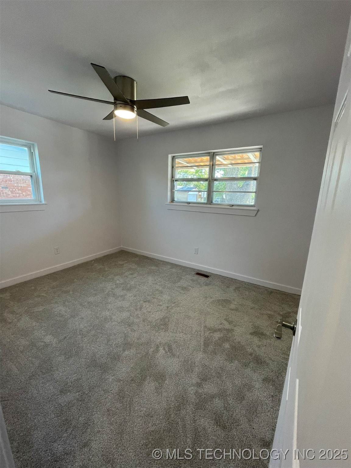 605 W Angus Drive Property Photo 20