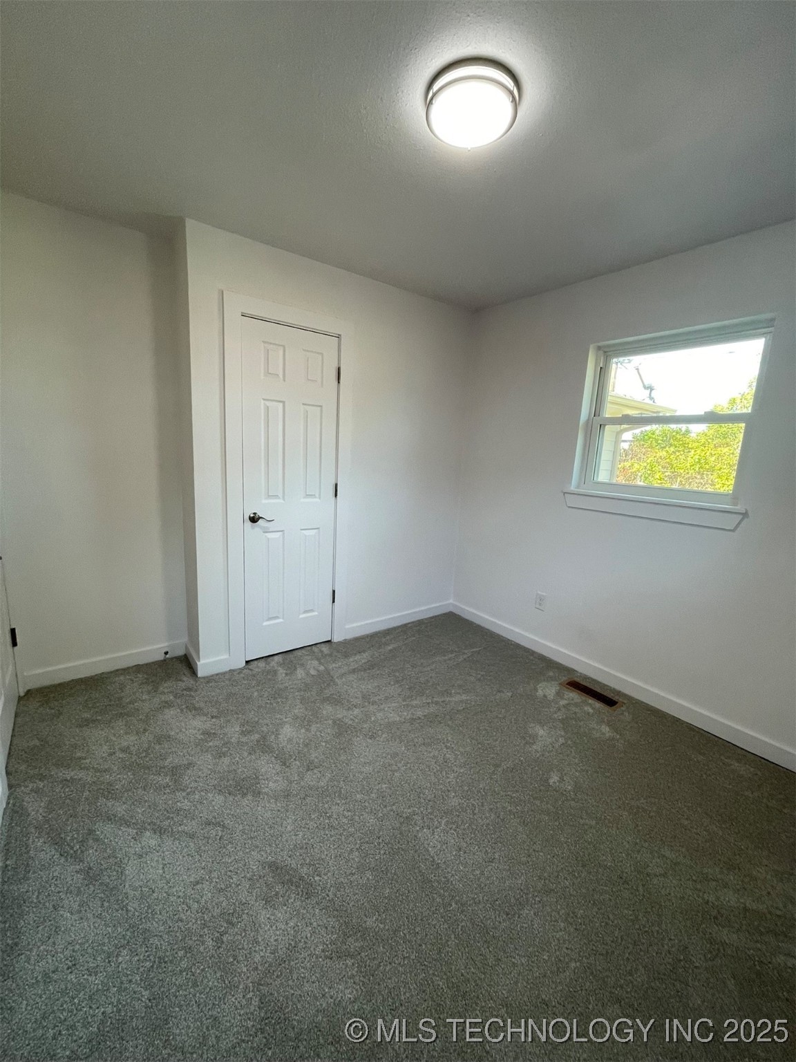 605 W Angus Drive Property Photo 24