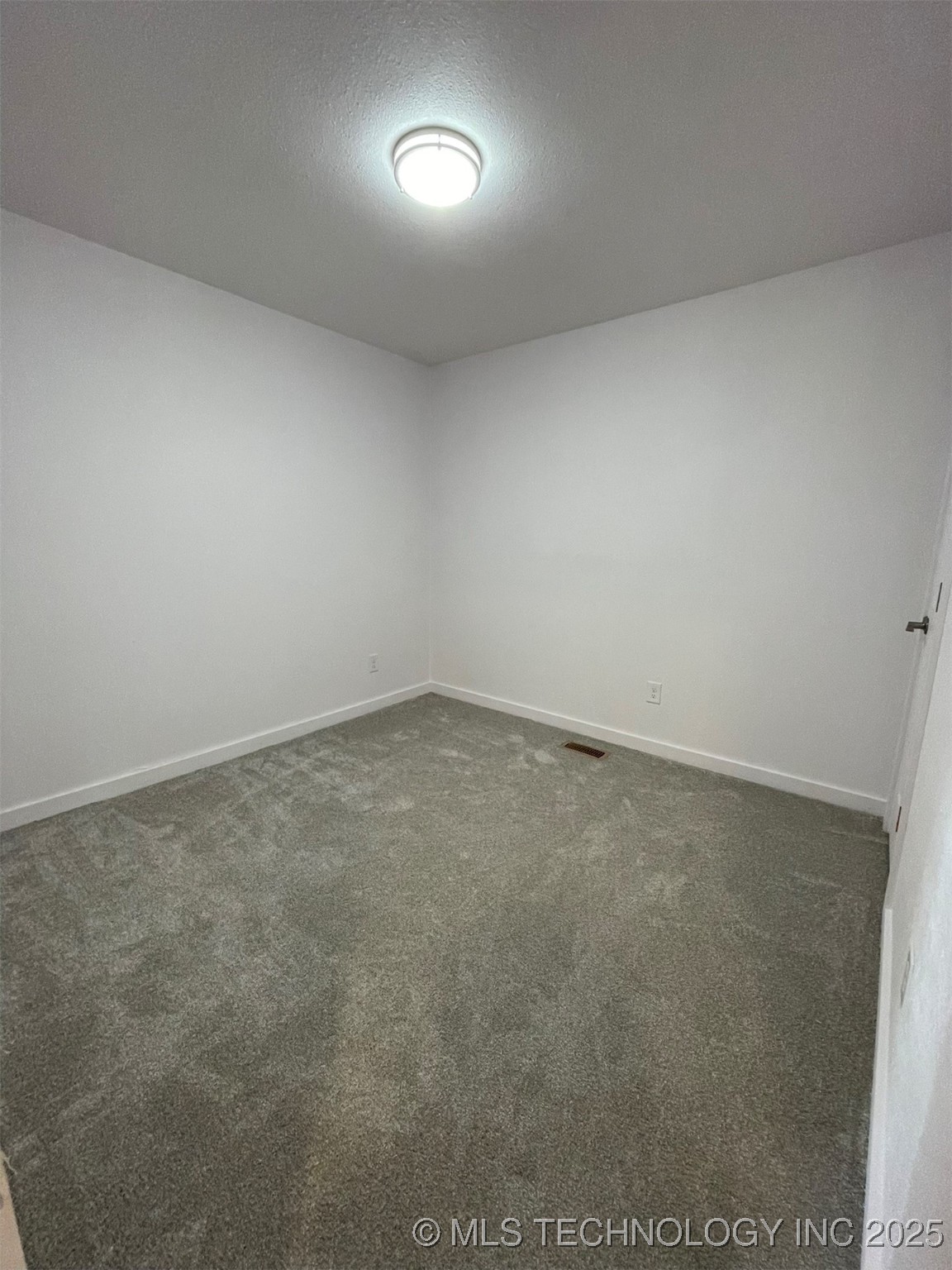 605 W Angus Drive Property Photo 26