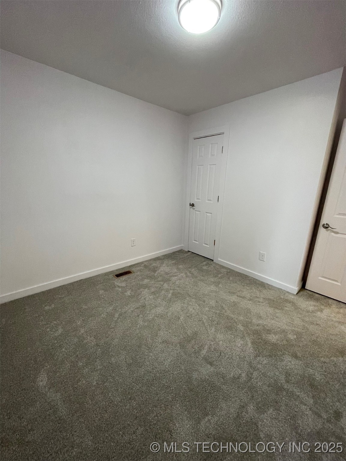 605 W Angus Drive Property Photo 27