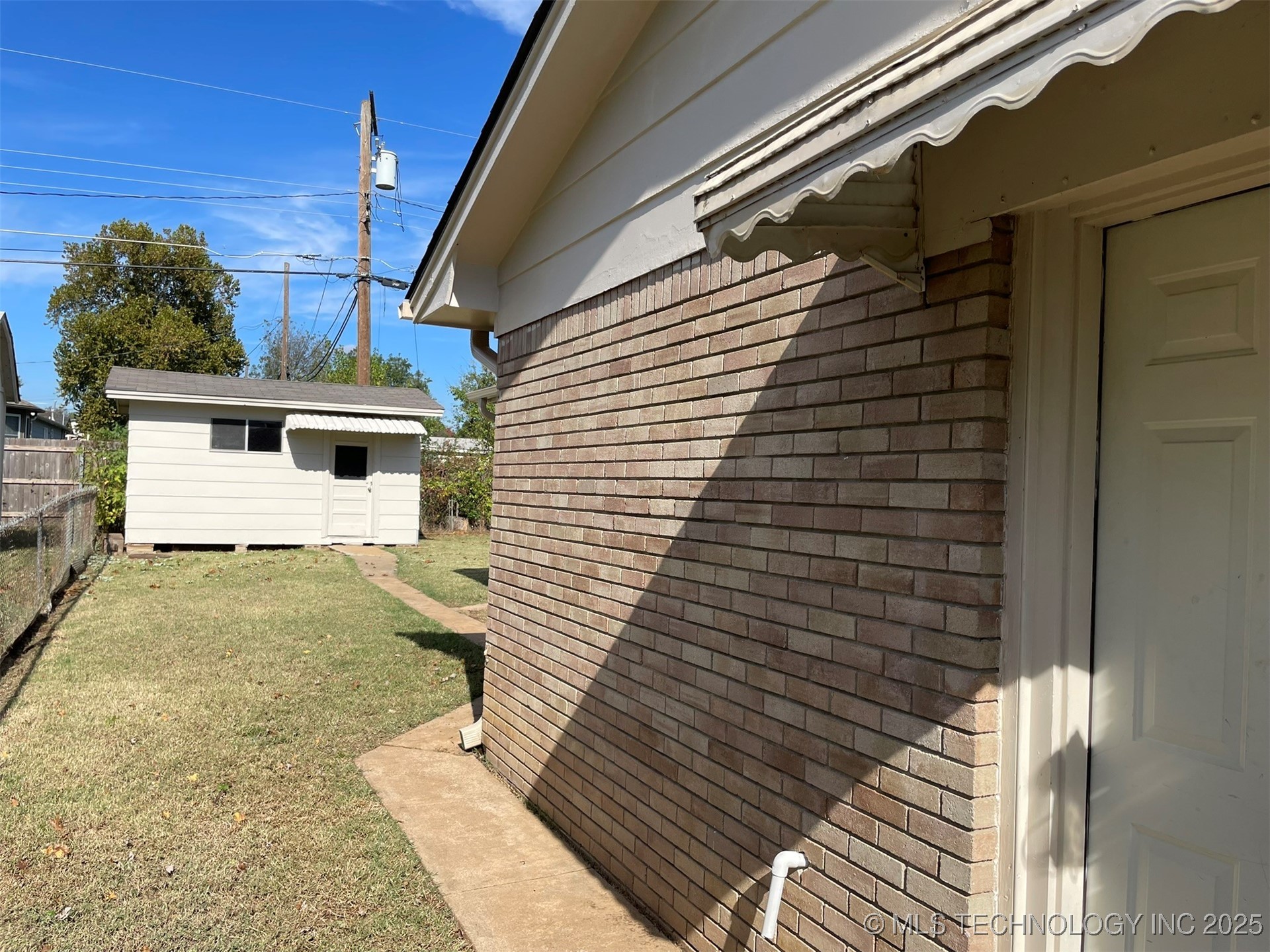 605 W Angus Drive Property Photo 28