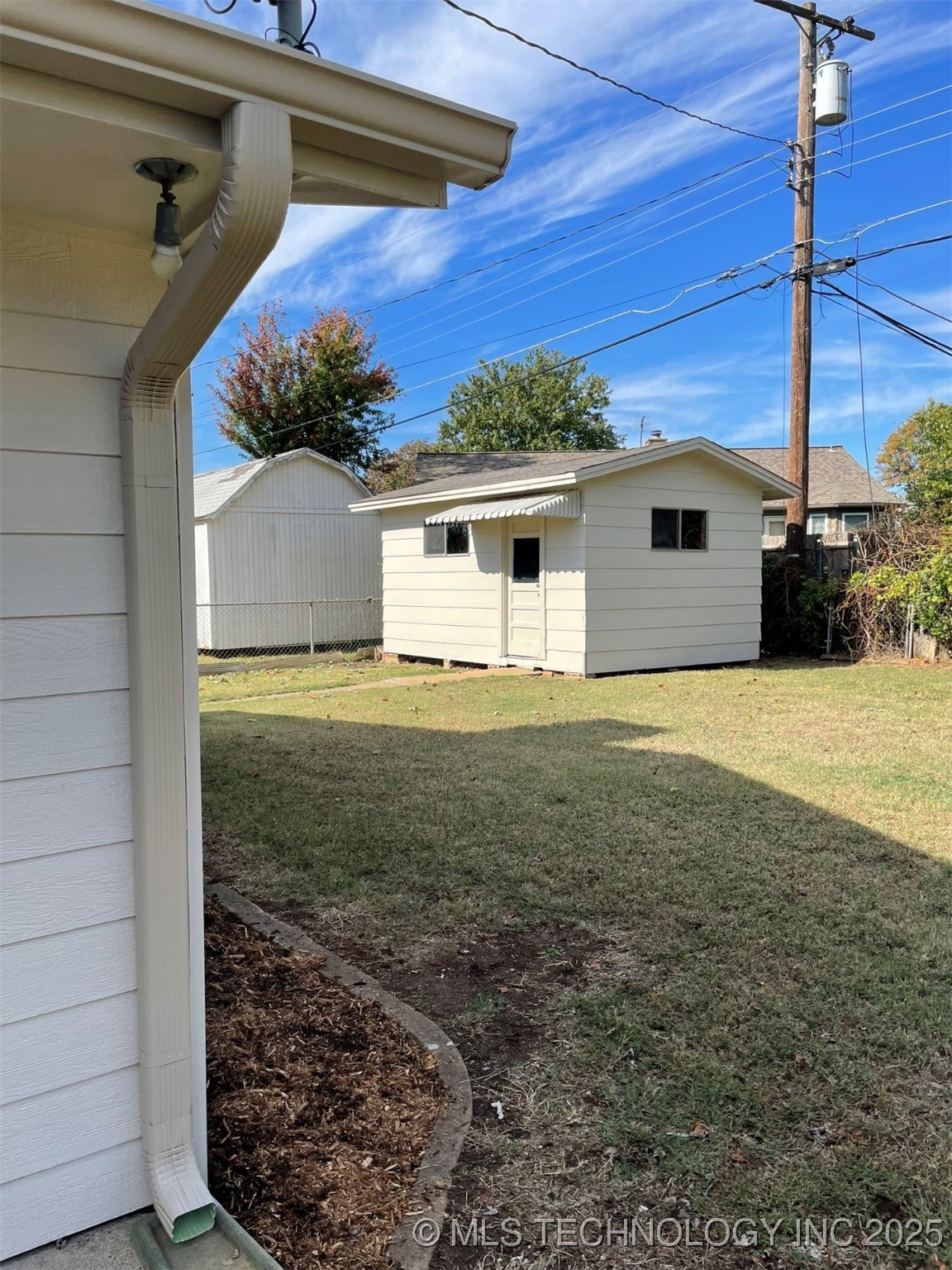 605 W Angus Drive Property Photo 29