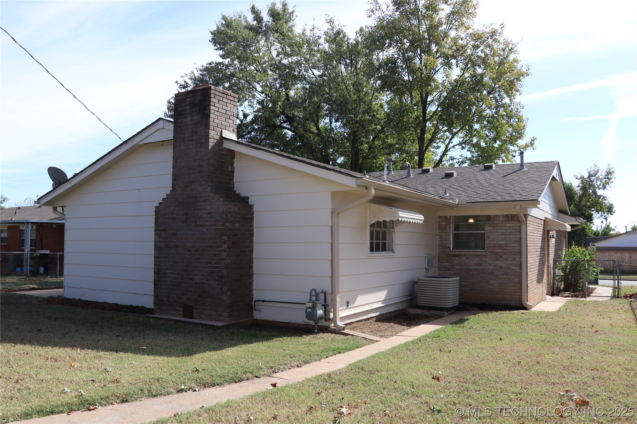 605 W Angus Drive Property Photo 30