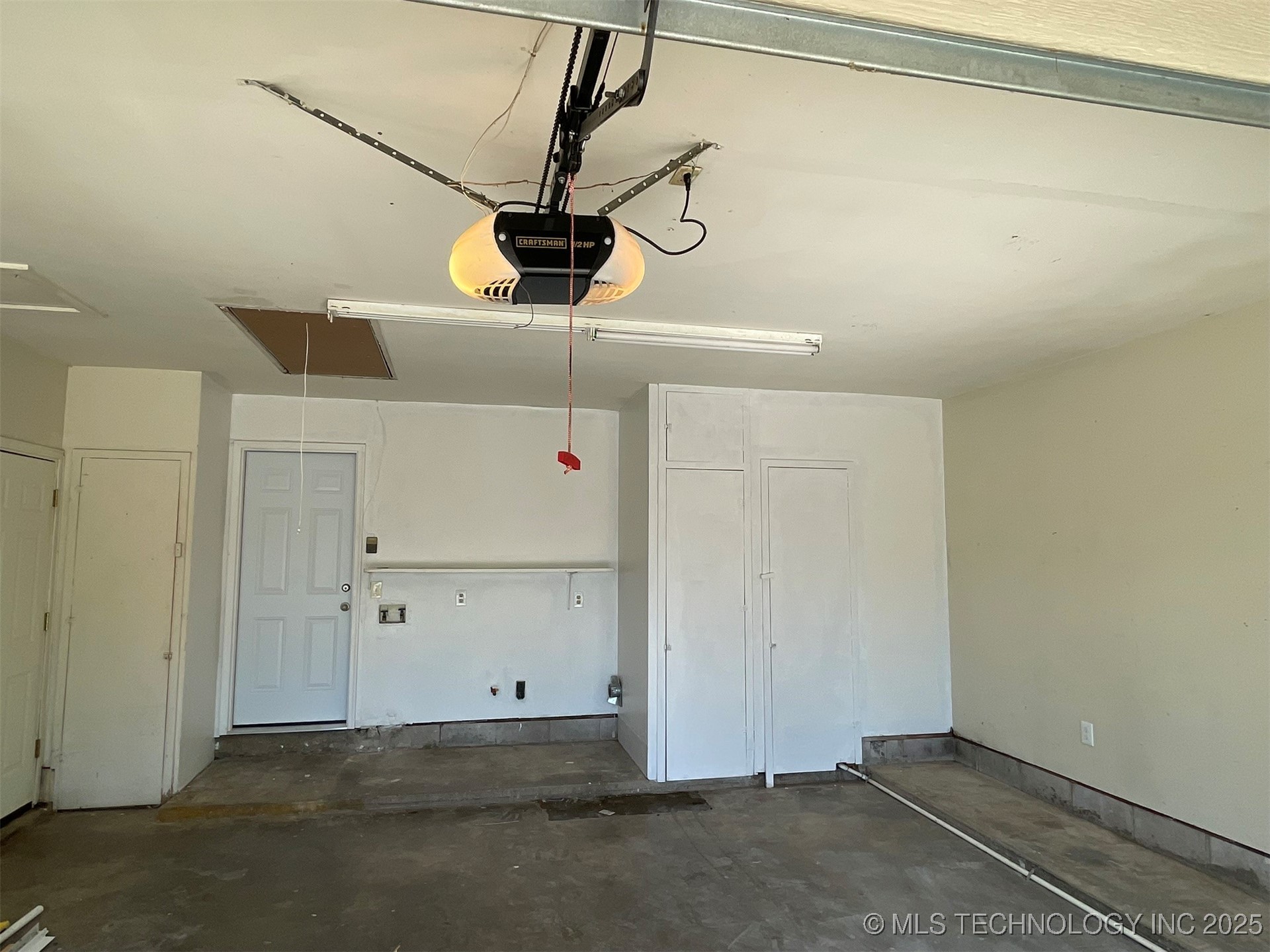 605 W Angus Drive Property Photo 32