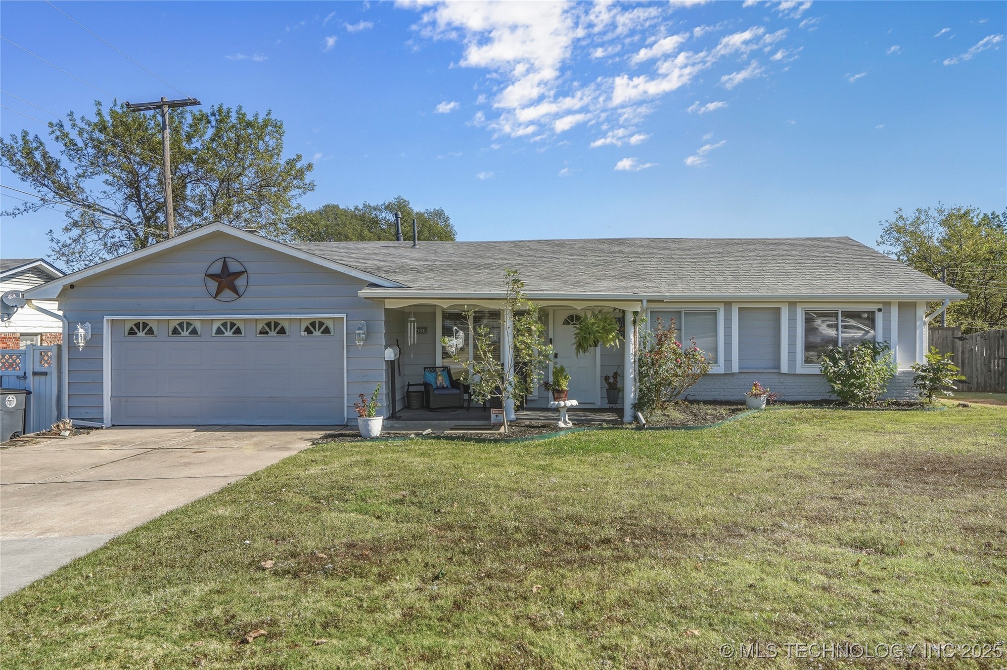 4529 E 24th West Avenue Property Photo 1