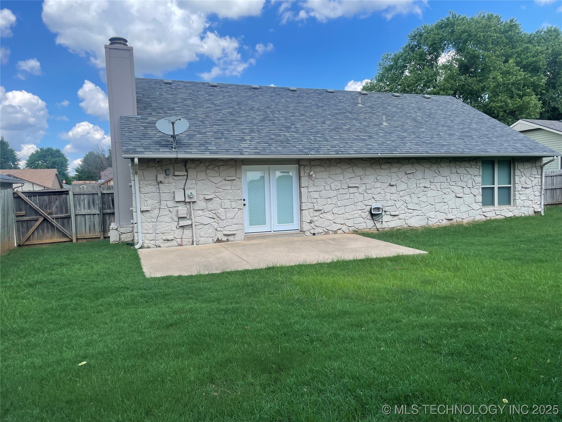 421 W Miami Street Property Photo 2