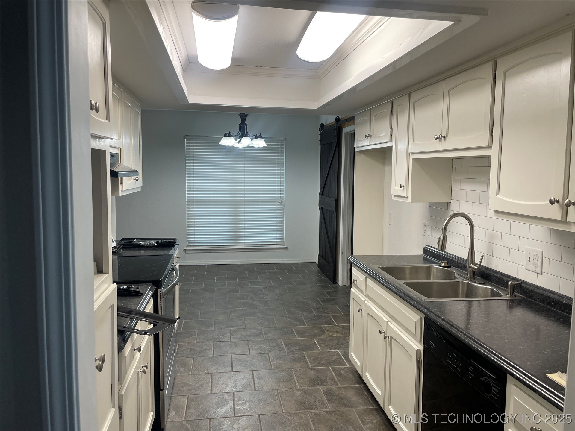 421 W Miami Street Property Photo 4