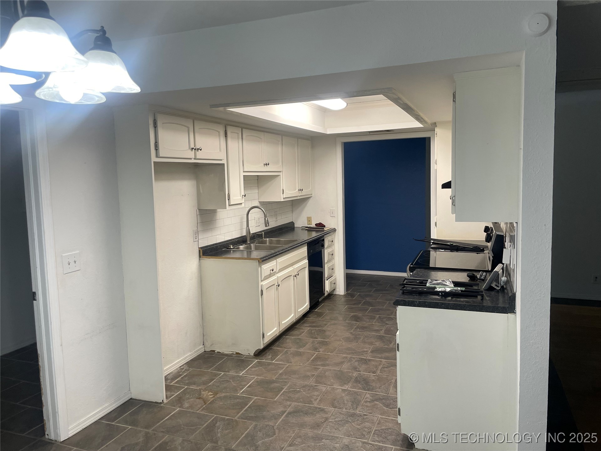 421 W Miami Street Property Photo 6