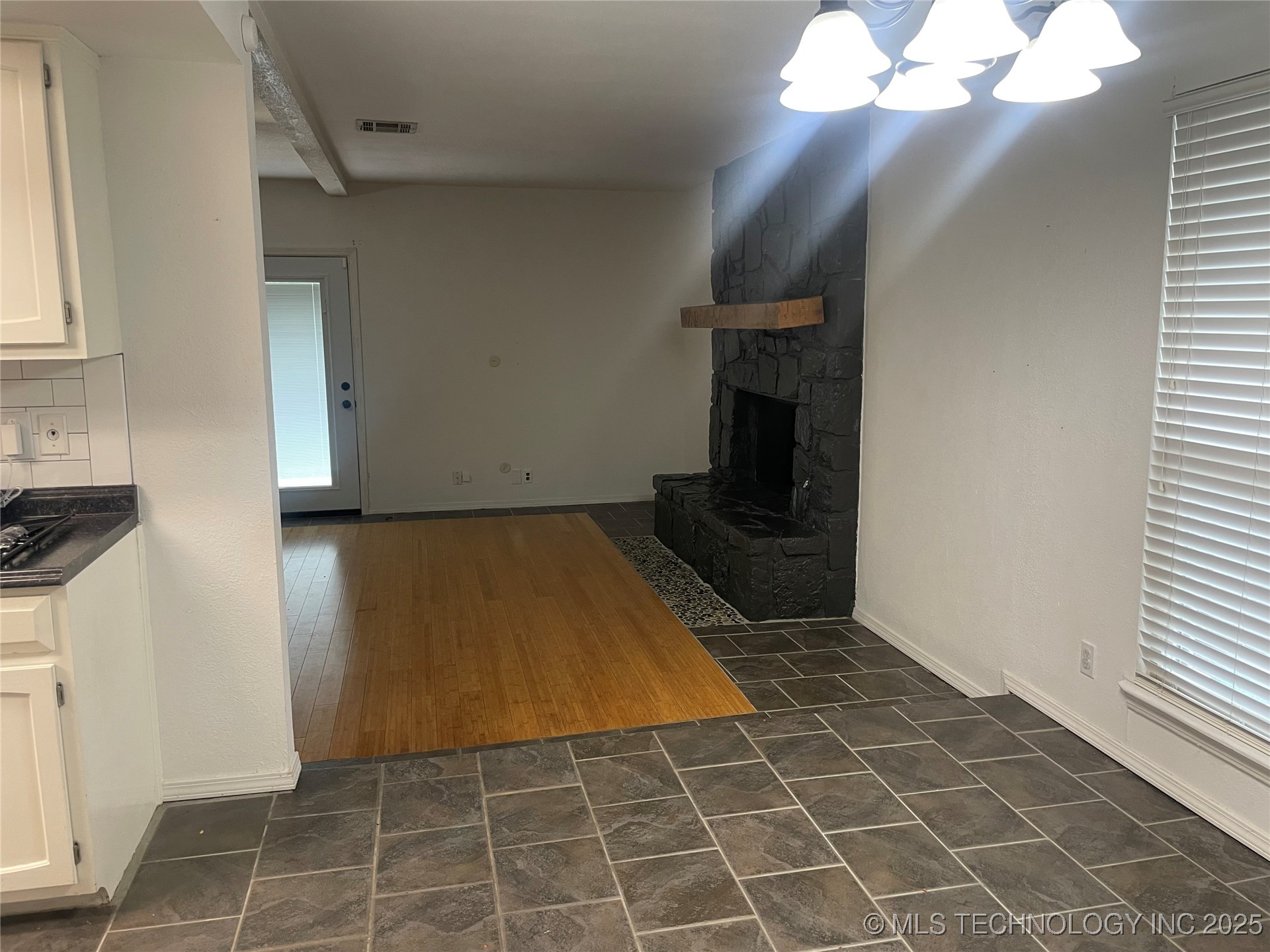 421 W Miami Street Property Photo 8