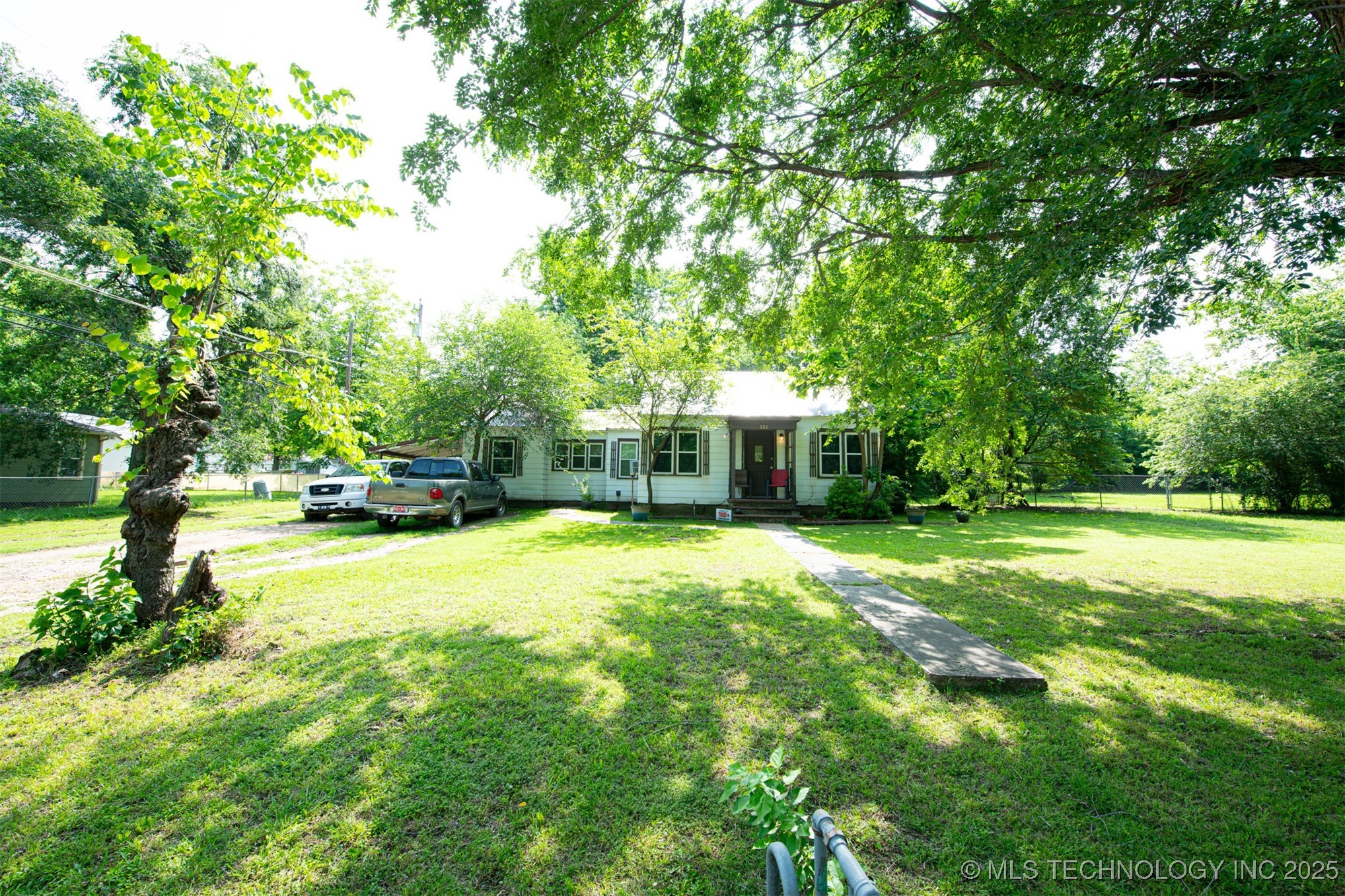 321 S Delaware Avenue E Property Photo 1
