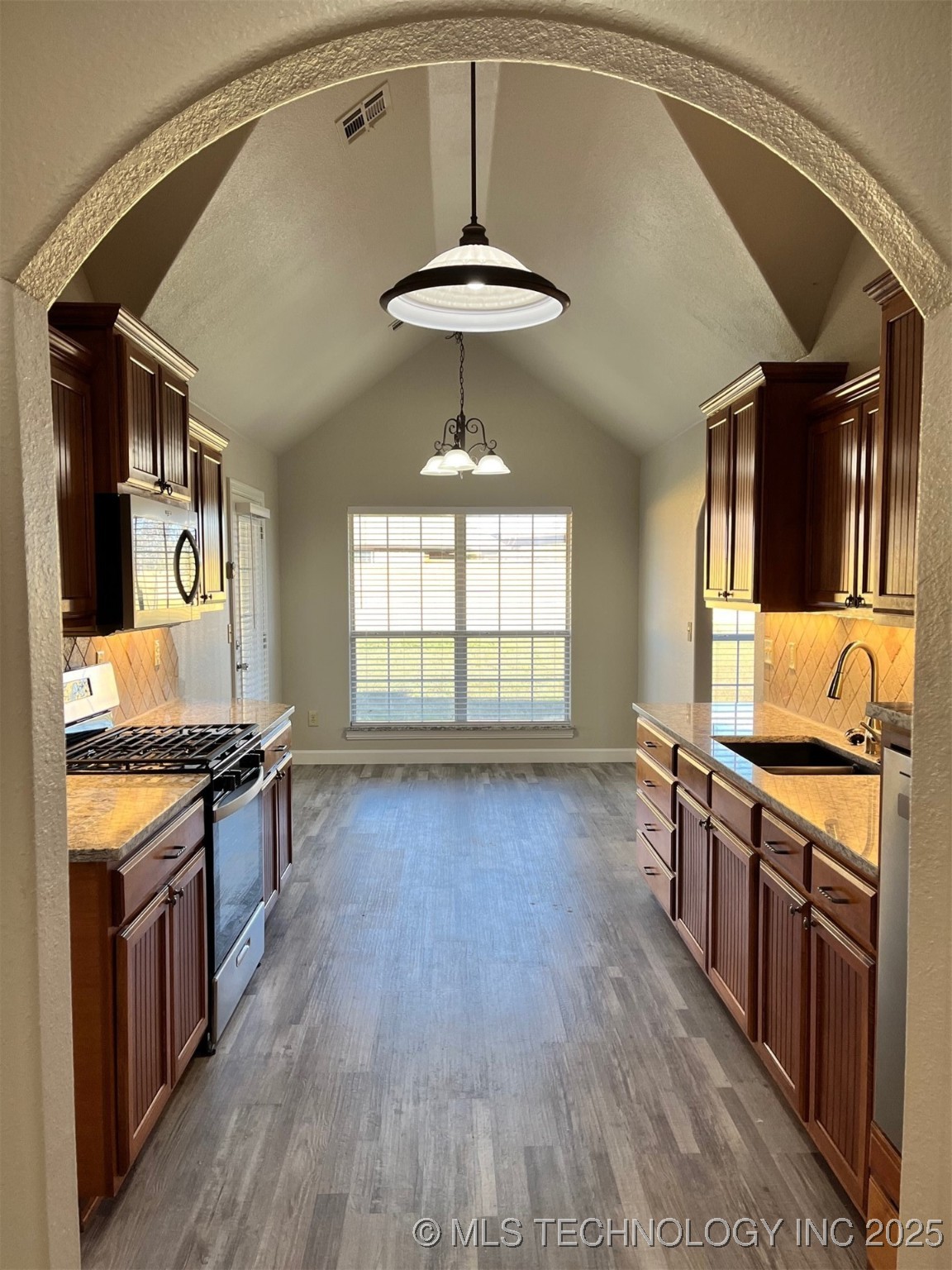 8250 Overlook Trail Property Photo 7