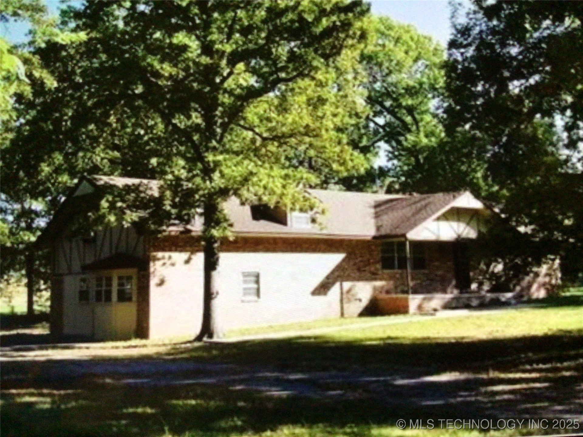 6959 E 561 Road Property Photo 1