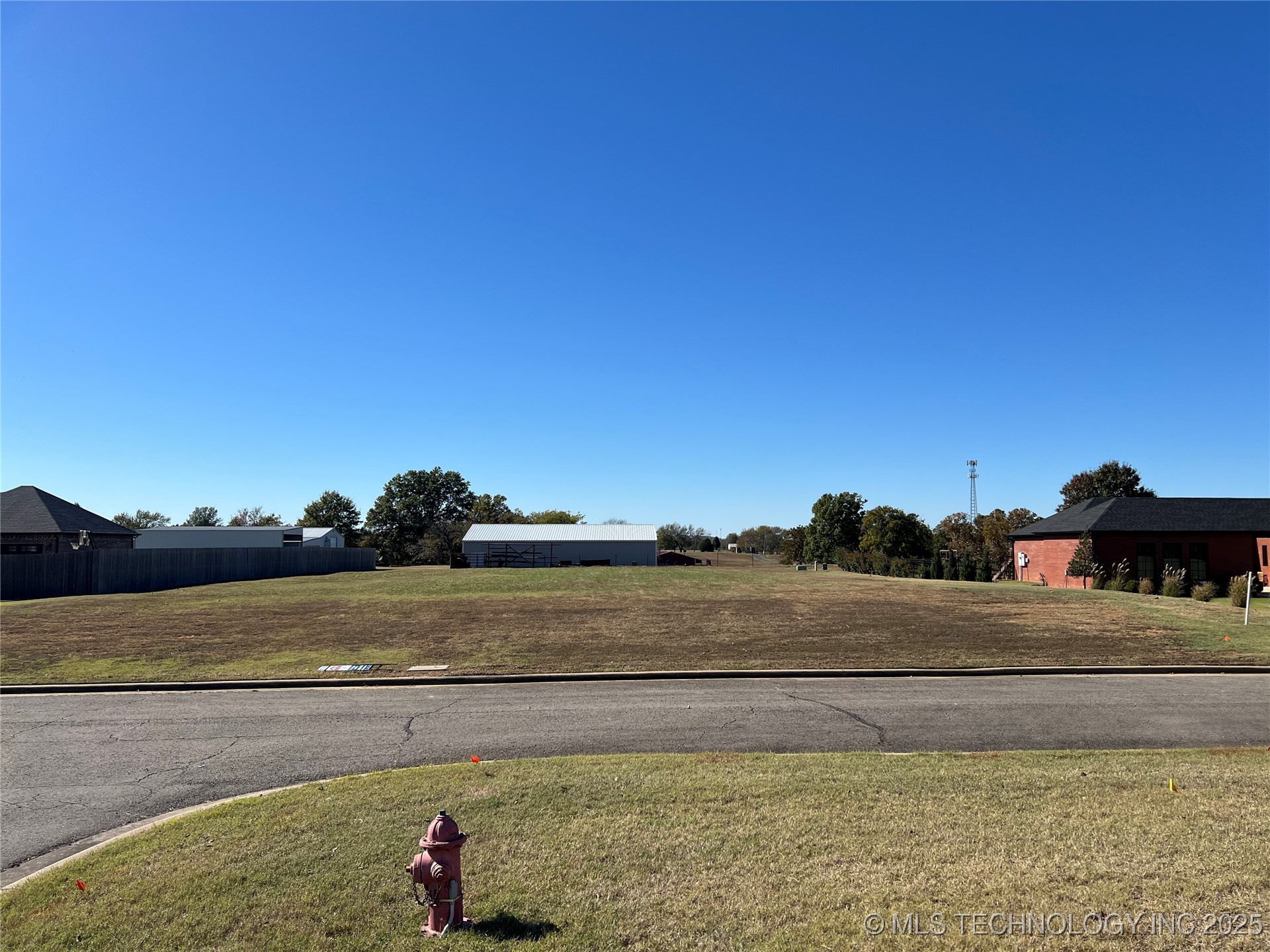 2005 E Woodland Circle Property Photo 1