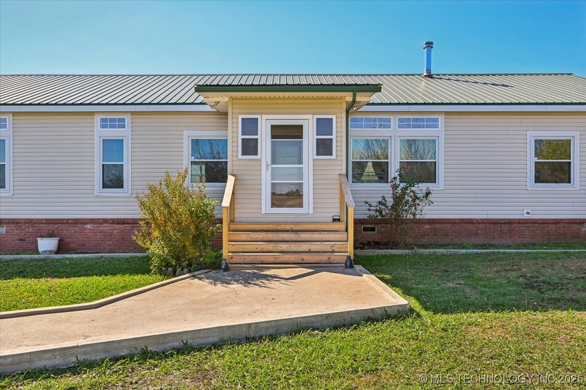 18307 N 97th East Avenue Property Photo 3