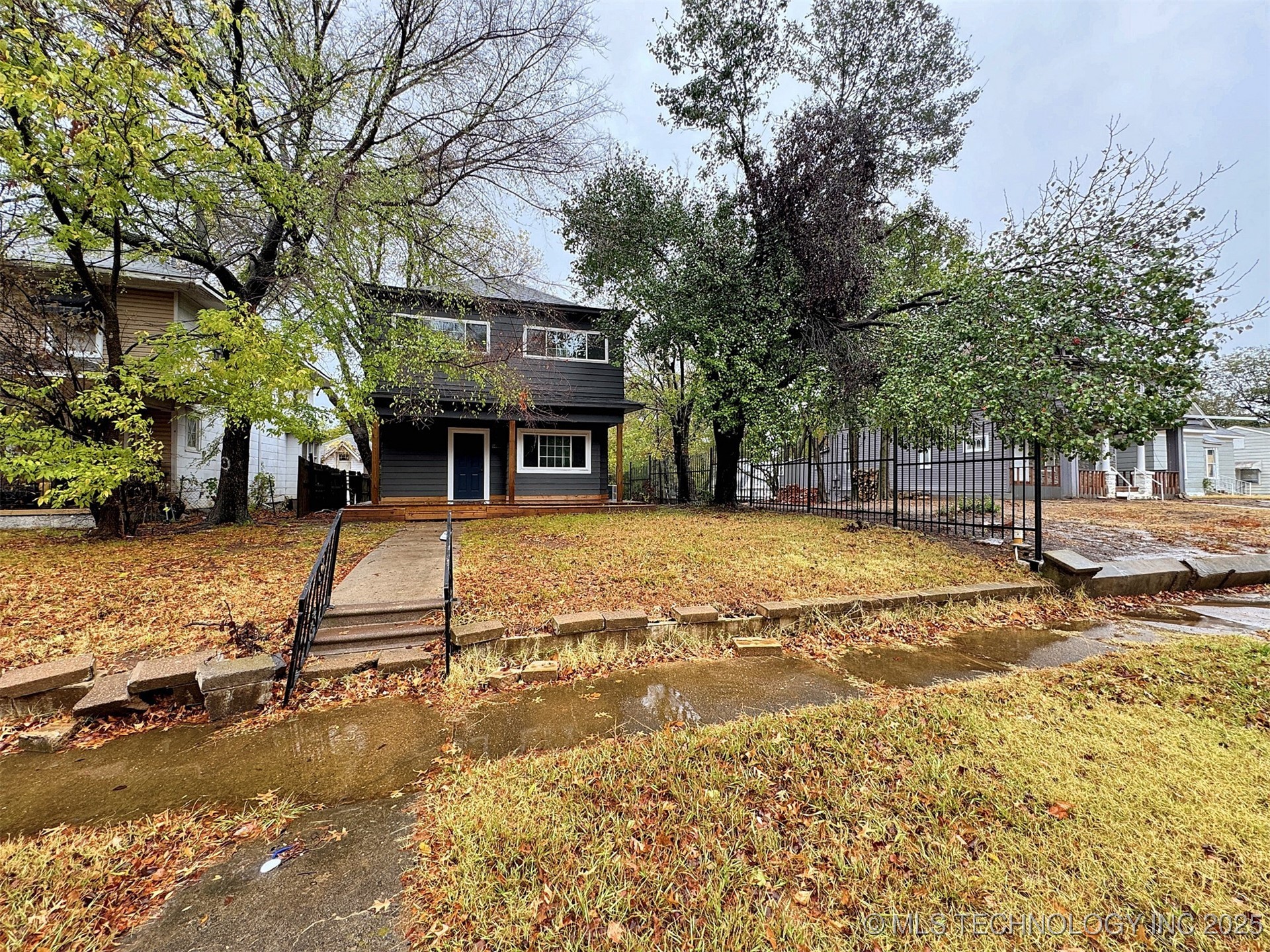 1420 W Broadway Street Property Photo 3